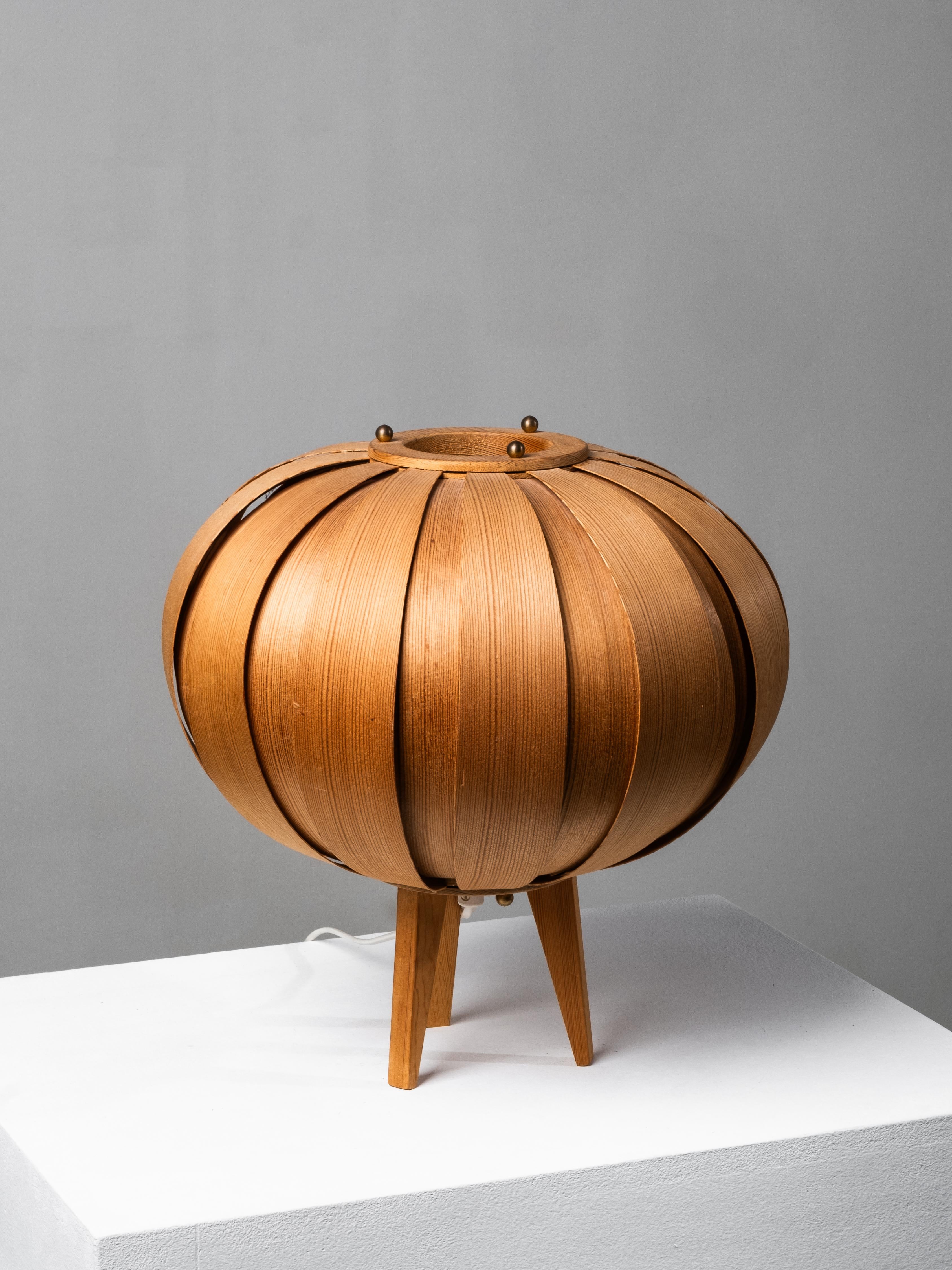 Swedish Hans-Agne Jakobsson Pine Bentwood Table Lamp for AB Ellysett, 1960s For Sale