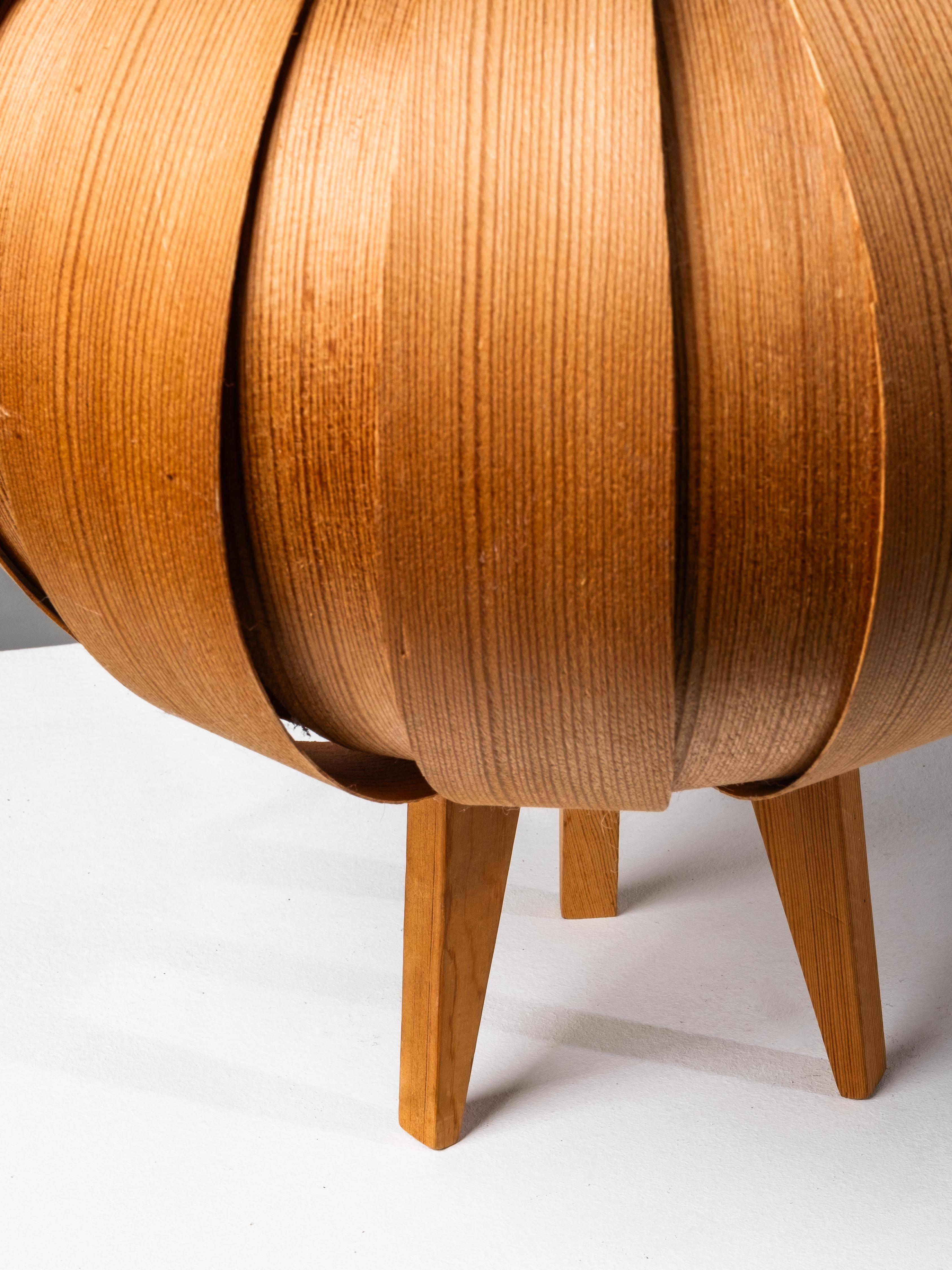 Hans-Agne Jakobsson Pine Bentwood Table Lamp for AB Ellysett, 1960s For Sale 1