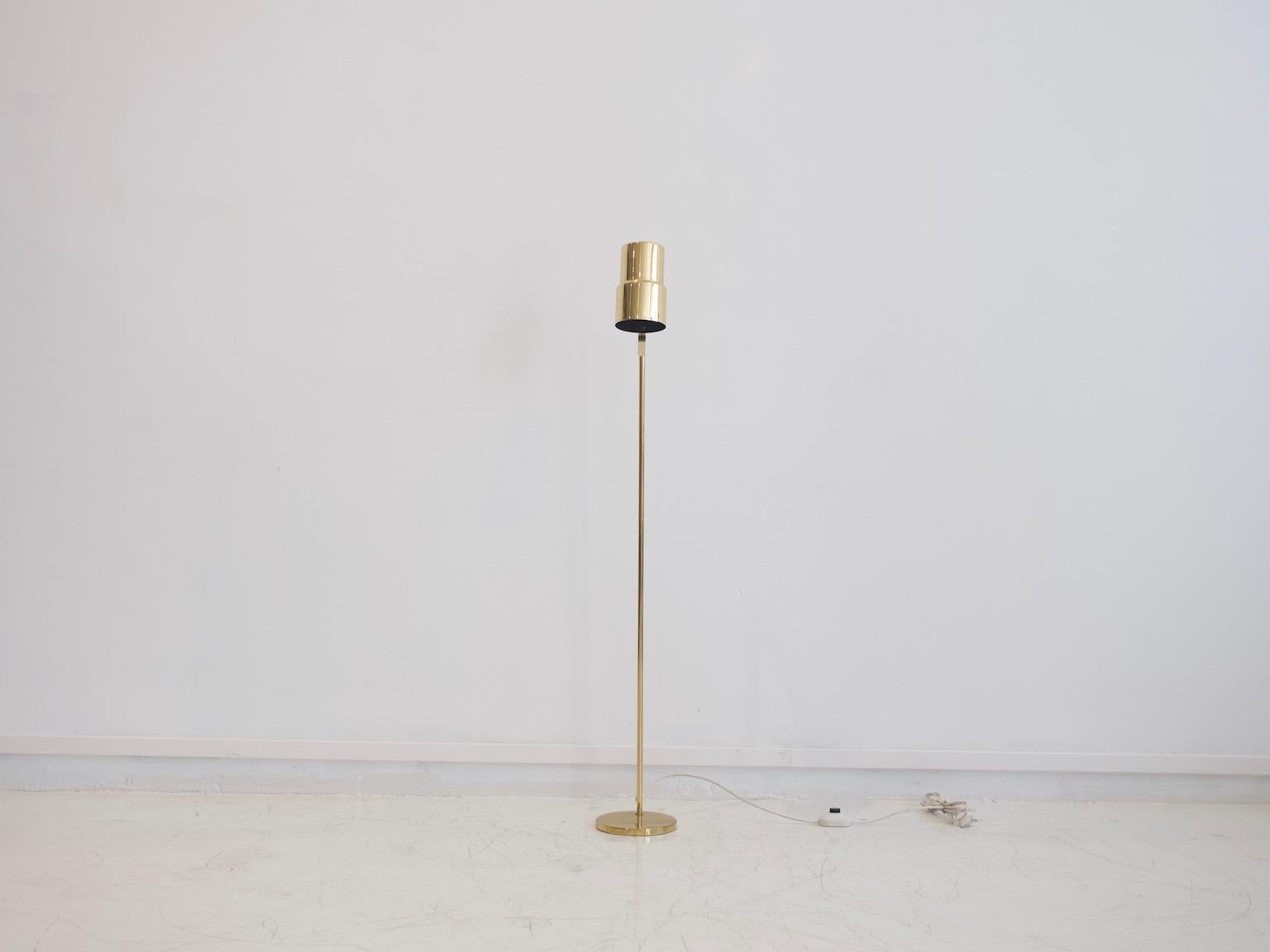 Hans-Agne Jakobsson Polished Brass Floor Lamp (Moderne der Mitte des Jahrhunderts)