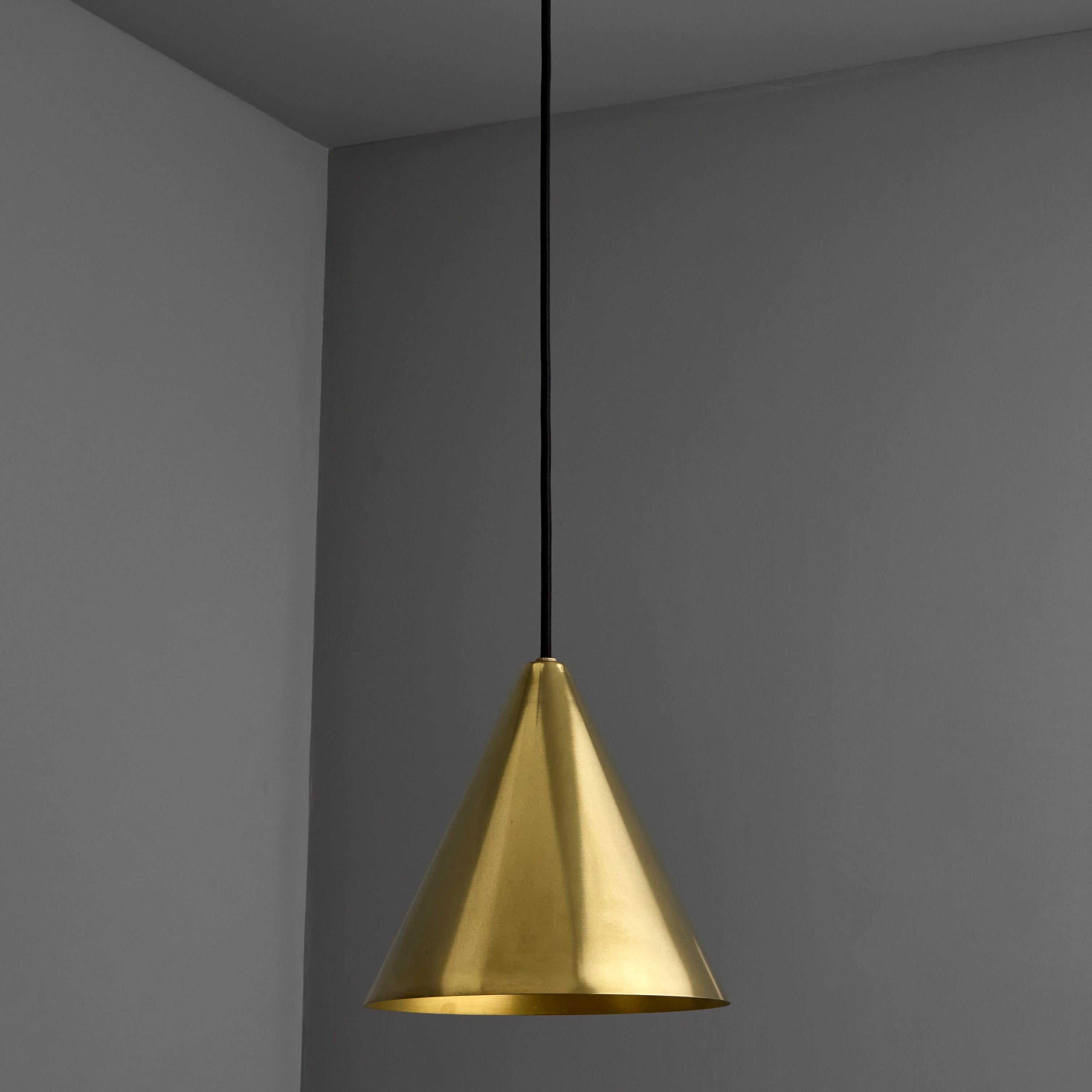 Scandinavo moderno Ciondolo per esterni 'Tratten' di Hans-Agne Jakobsson in ottone lucido in vendita
