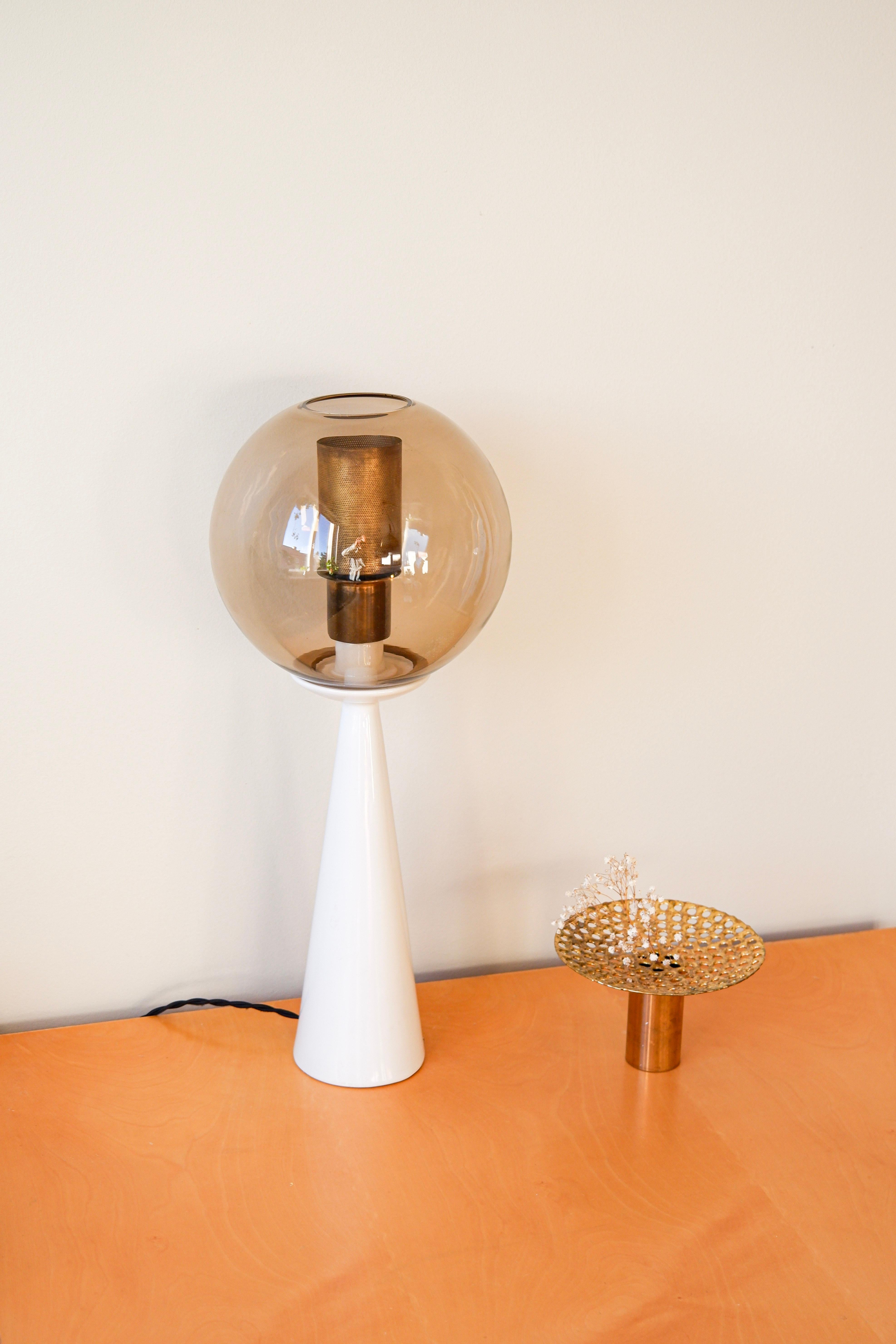 Rare and important table lamp made in ceramic, glass and brass designed by Hans Agne Jakobsson, model V80. The lamp is really rare and really unsual in its construction with a important ceramic feet. A true and unusual find ! probably one of the