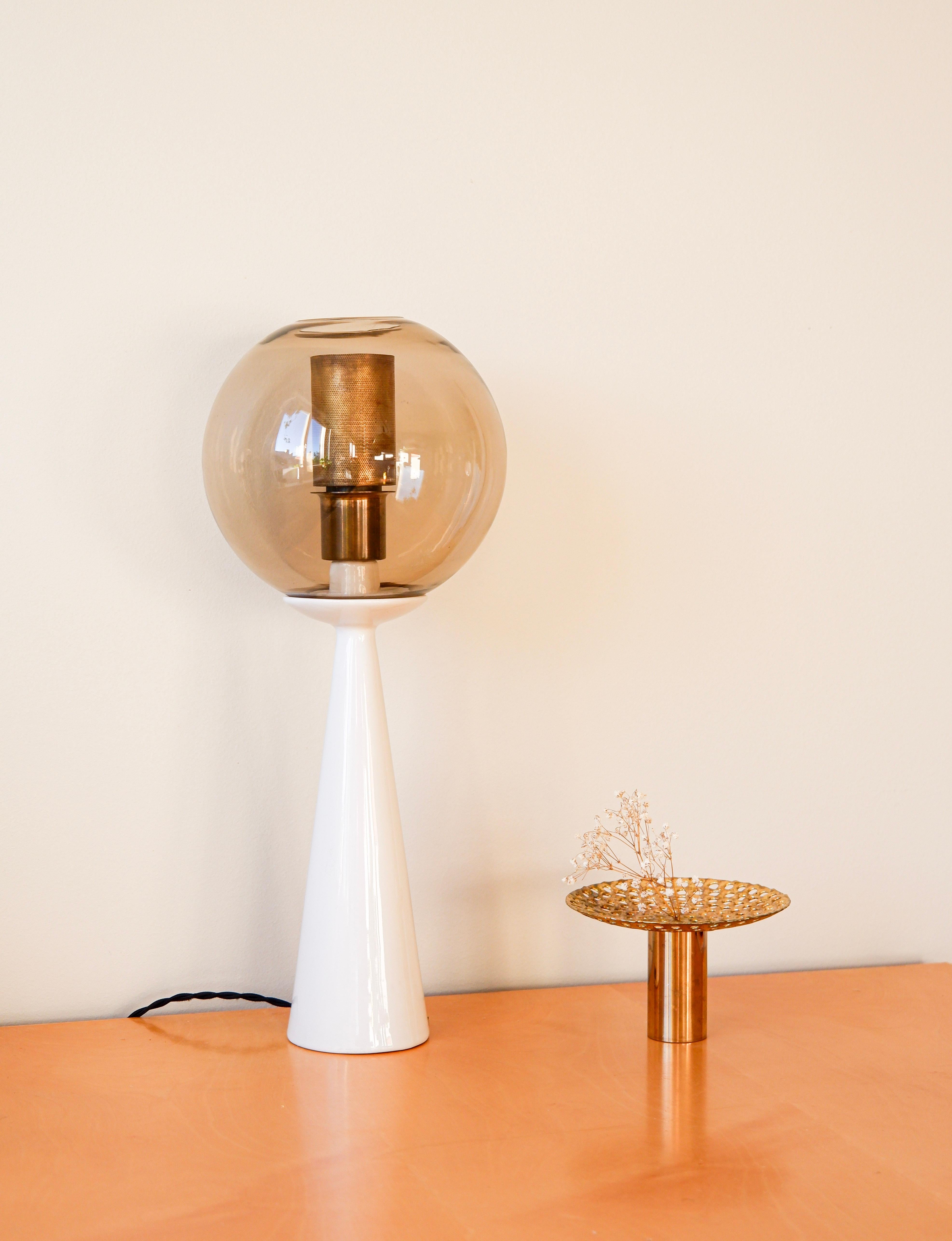 Mid-20th Century Hans Agne Jakobsson, rare table lamp model V80, ceramic, brass & glass For Sale