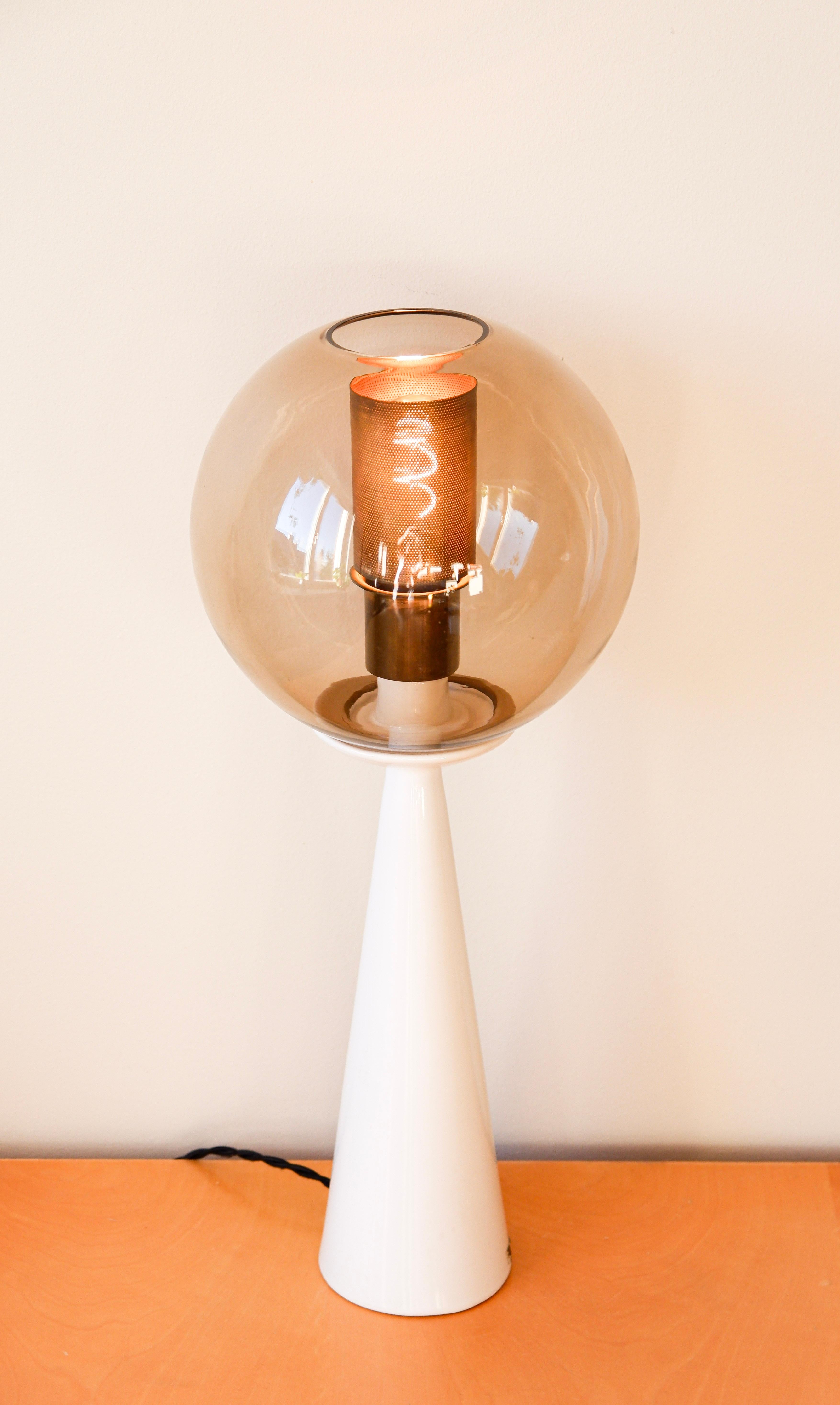 Brass Hans Agne Jakobsson, rare table lamp model V80, ceramic, brass & glass For Sale