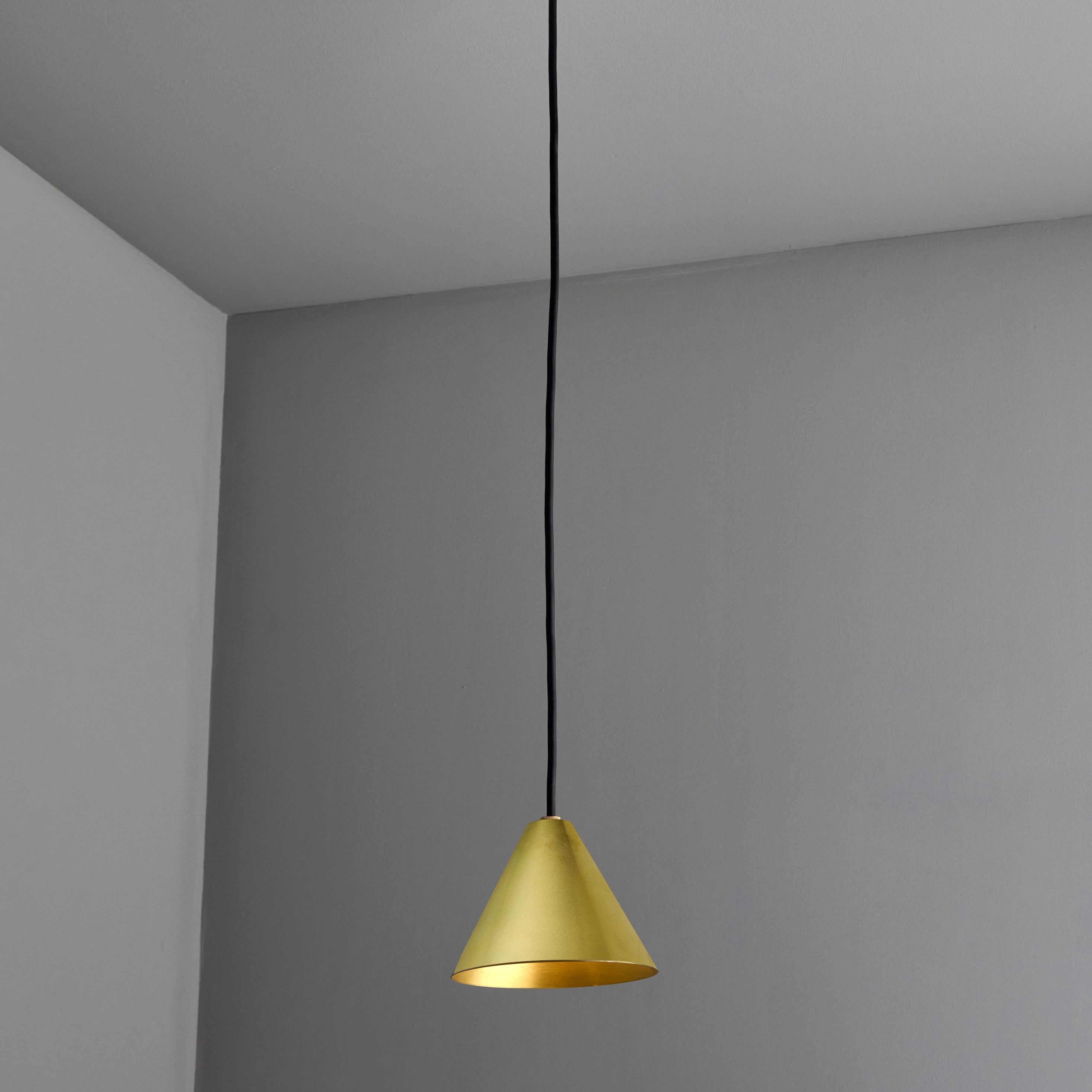 Suédois Hans-Agne Jakobsson Pendentif d'extérieur Mini-Tratten en laiton brut en vente