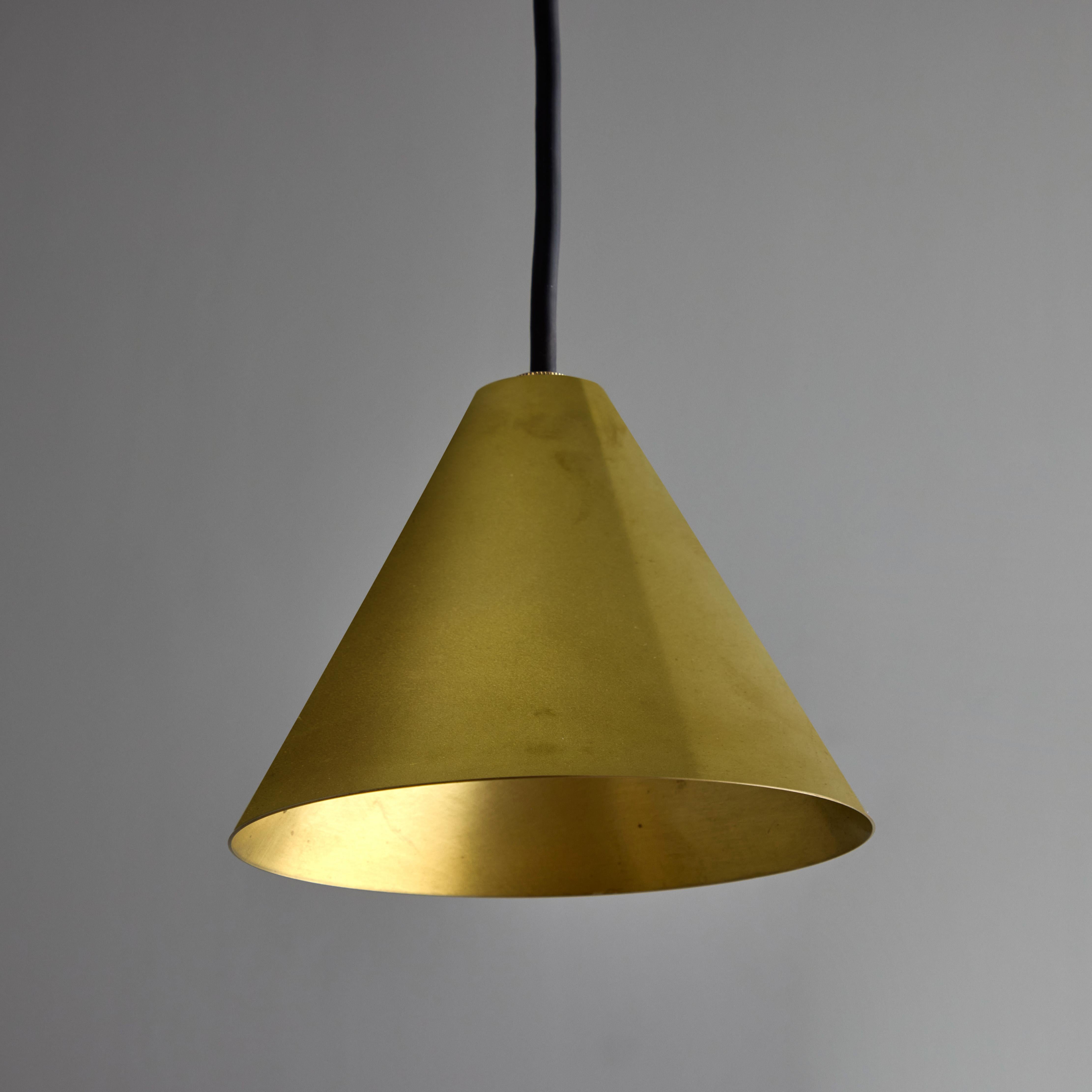 XXIe siècle et contemporain Hans-Agne Jakobsson Pendentif d'extérieur Mini-Tratten en laiton brut en vente