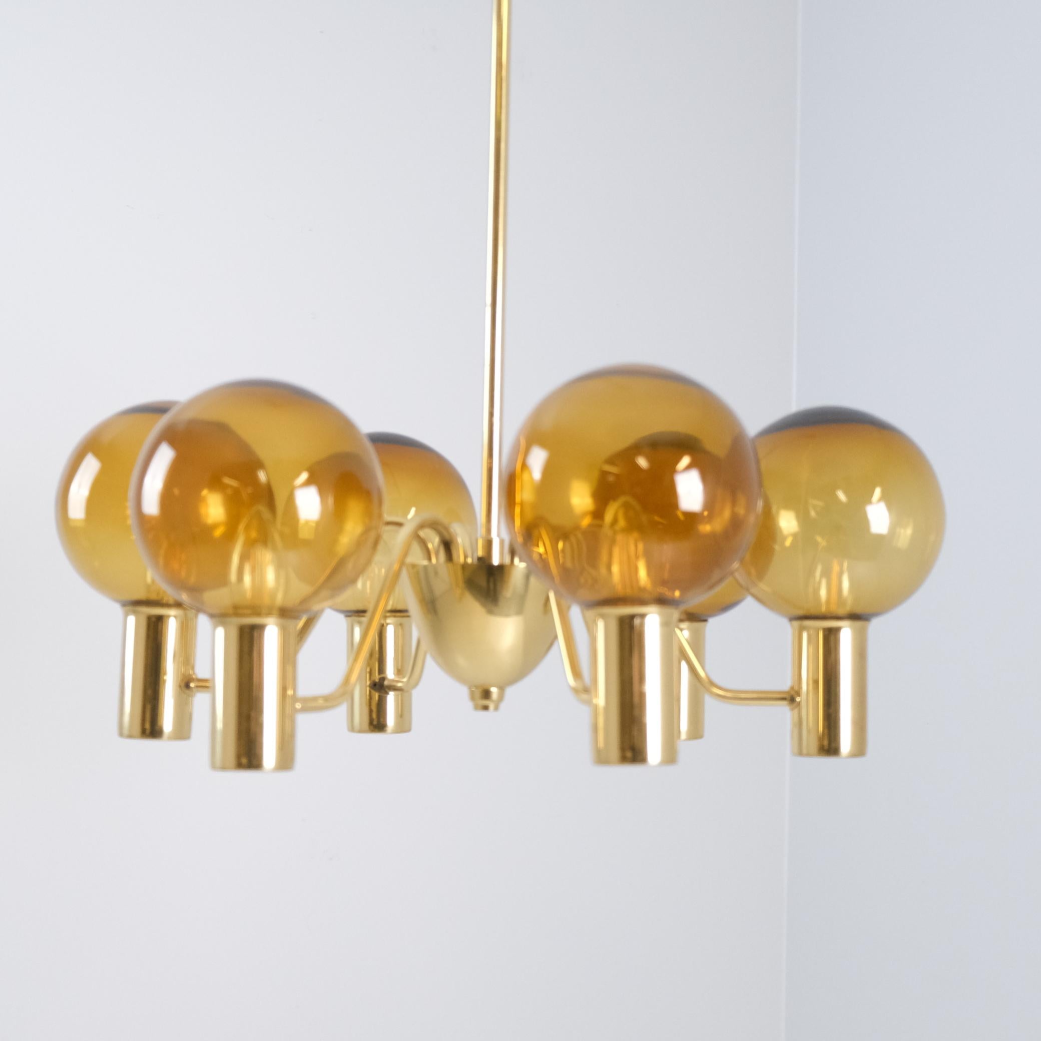 Hans-Agne Jakobsson Scandinavian Modern Brass Chandelier T372/6, AB Markaryd en venta 3