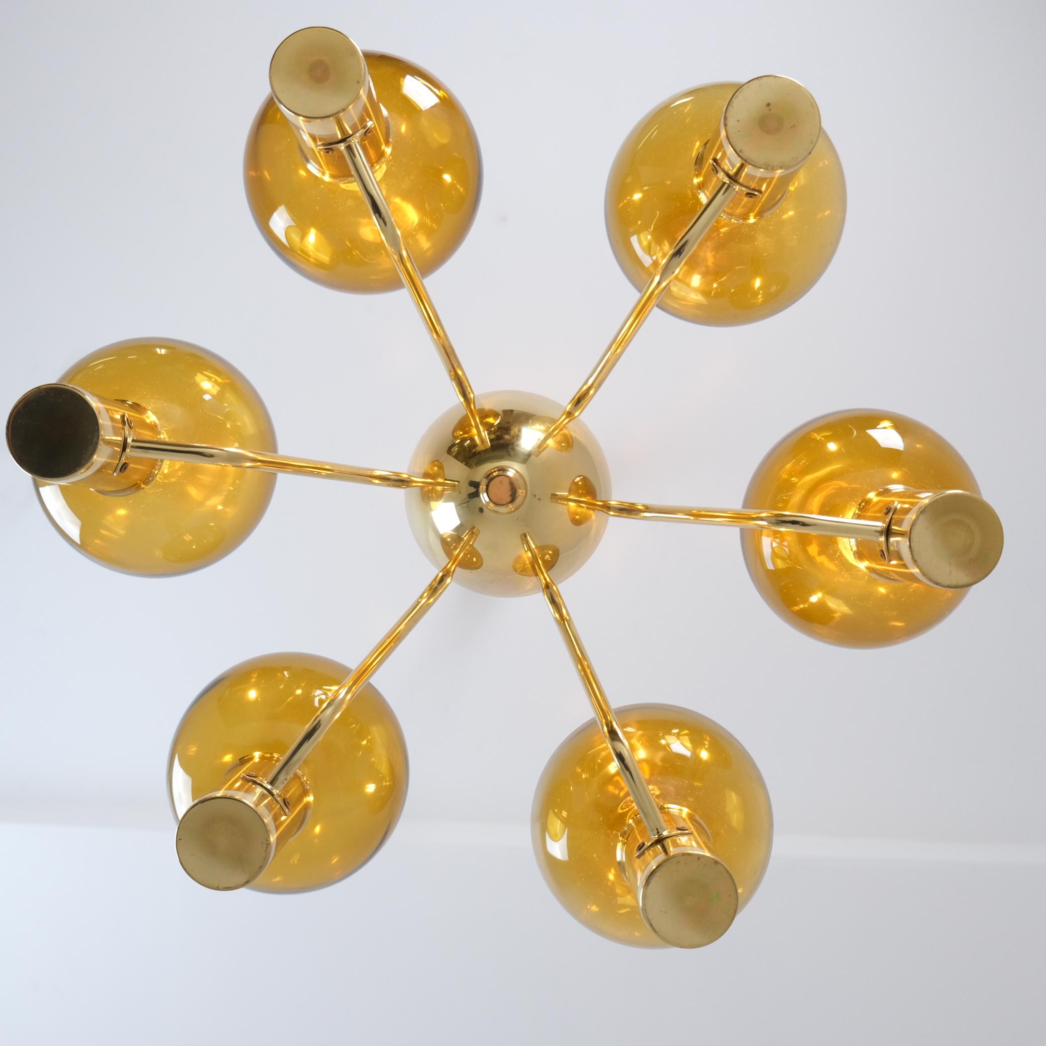 Hans-Agne Jakobsson Scandinavian Modern Brass Chandelier T372/6, AB Markaryd en venta 8
