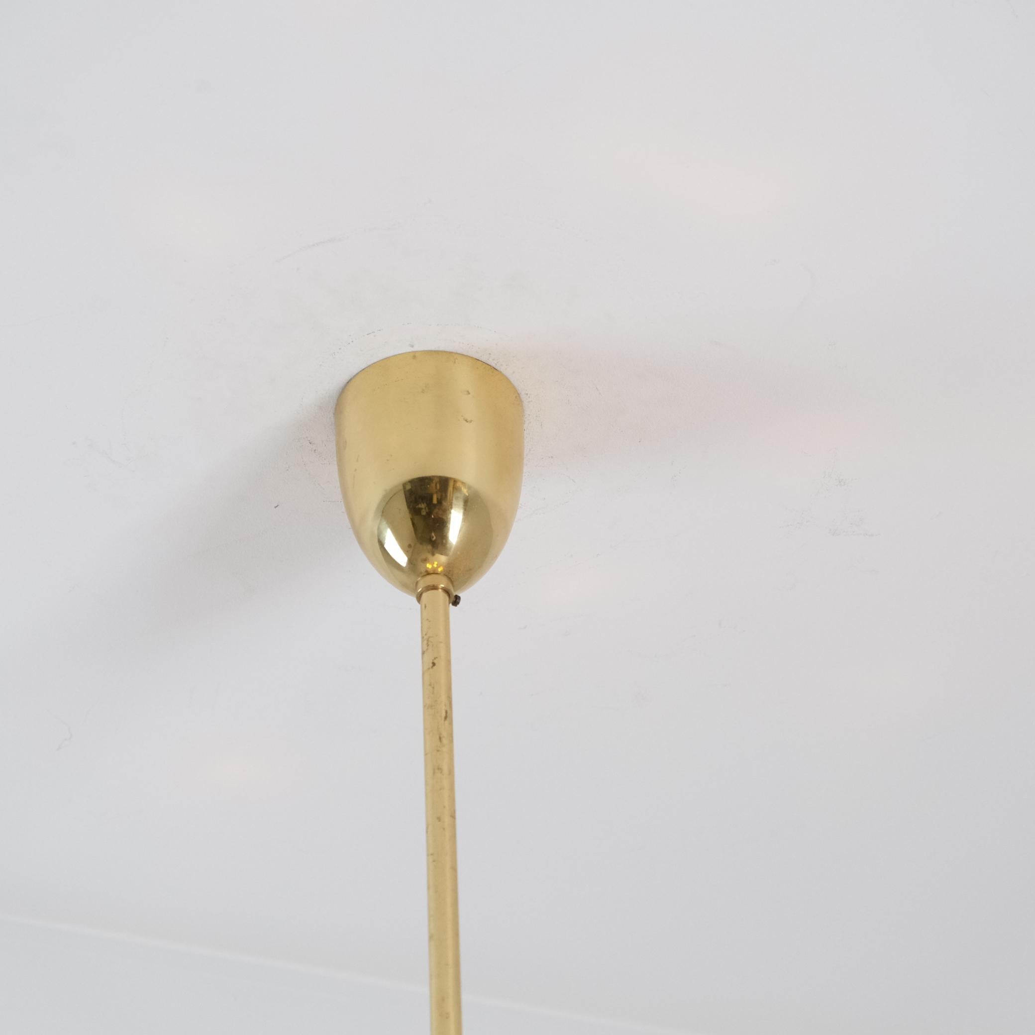 Hans-Agne Jakobsson Scandinavian Modern Brass Chandelier T372/6, AB Markaryd mediados del siglo XX en venta