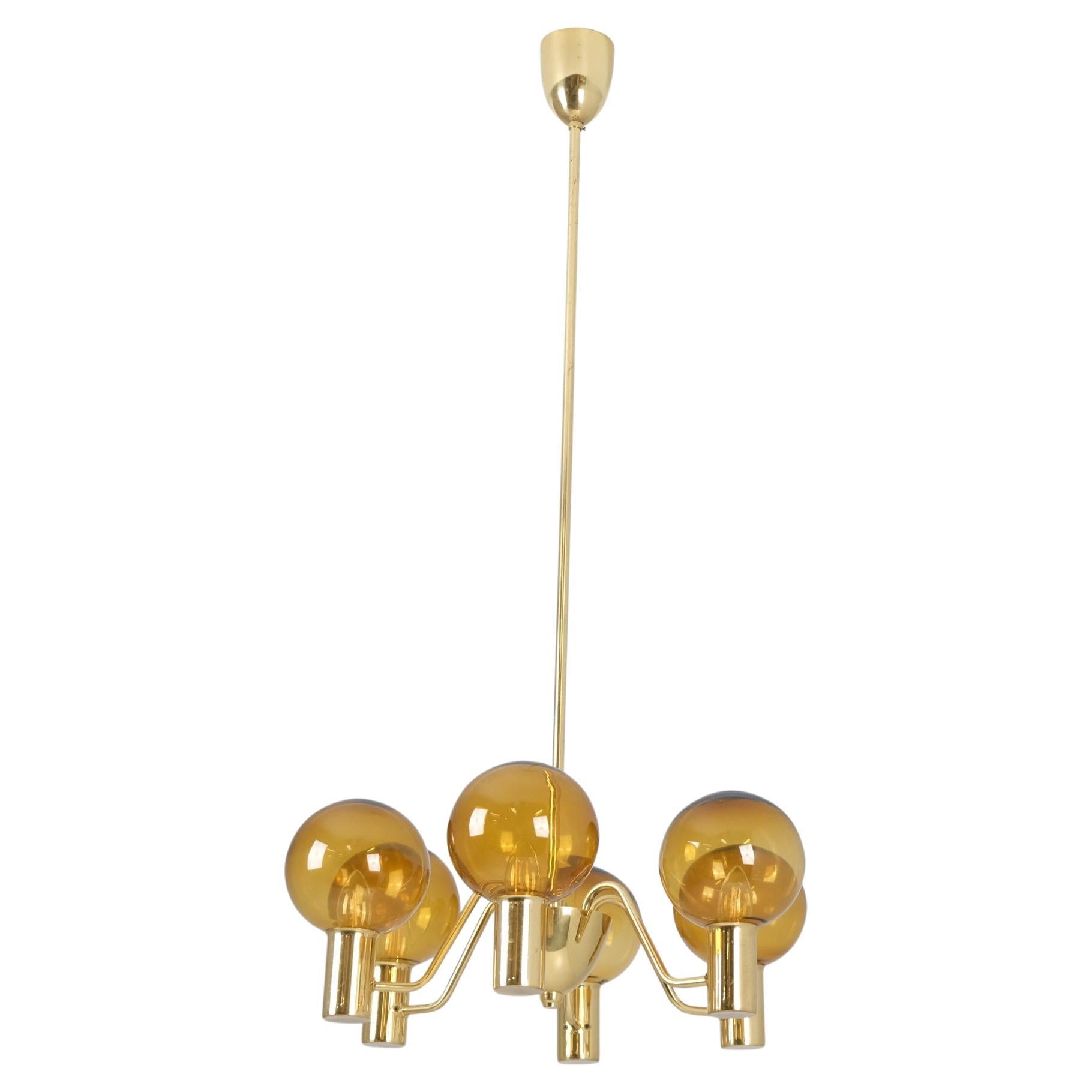 Hans-Agne Jakobsson Scandinavian Modern Brass Chandelier T372/6, AB Markaryd en venta