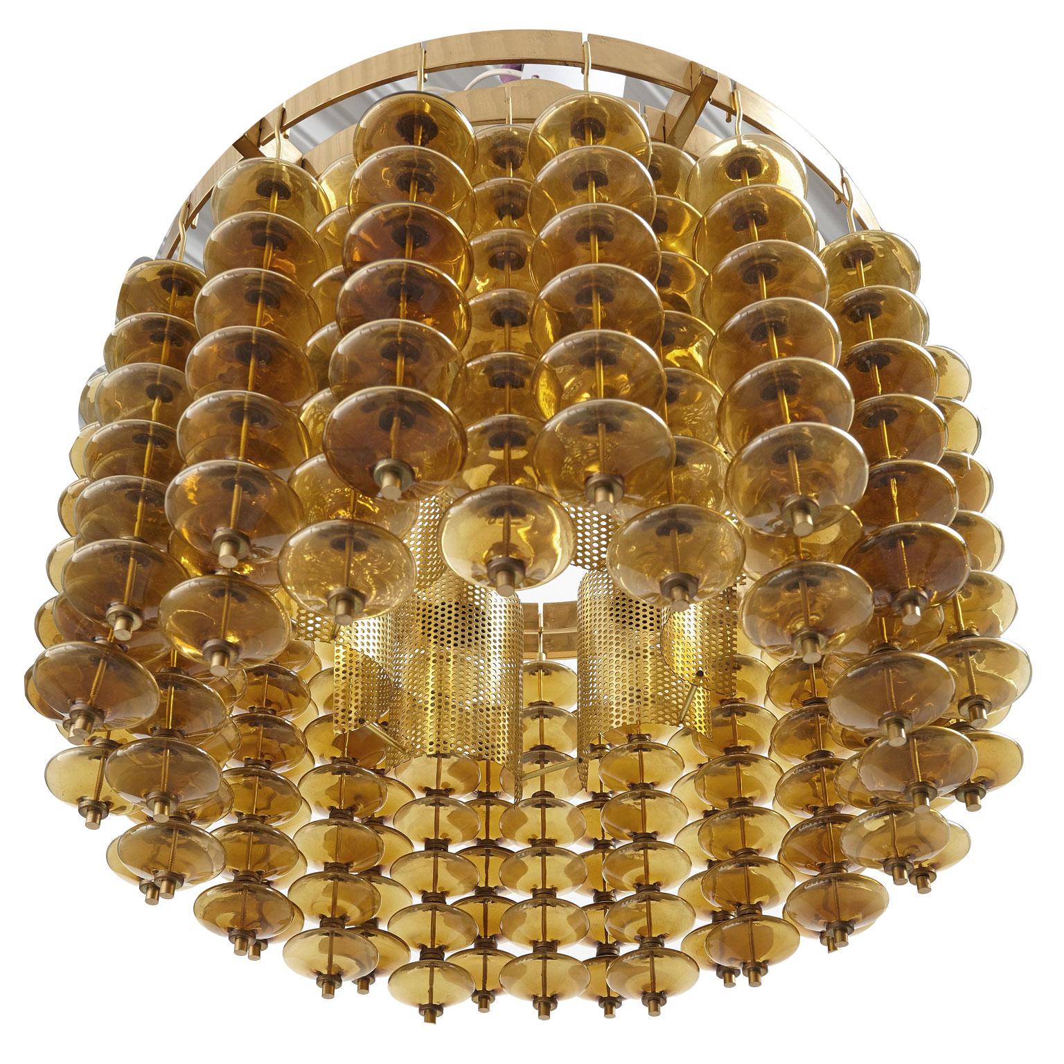 Hans-Agne Jakobsson Scandinavian Modern chandelier Estrella T-580. Frame in polished brass for six lights and smoke amber colored glass rods strung on brass thread. Similar model, with one light (T581), are represented by the legendary Dimore Studio