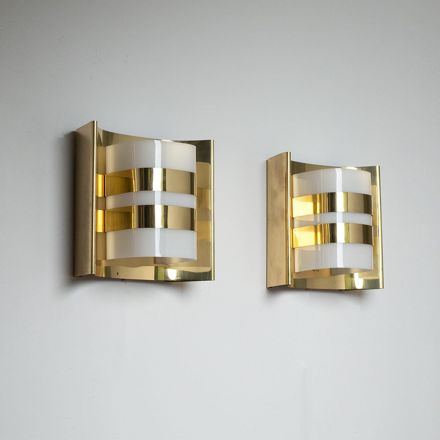 Raro par de apliques Hans-Agne Jakobson de la década de 1960. Chapa de latón pulido 