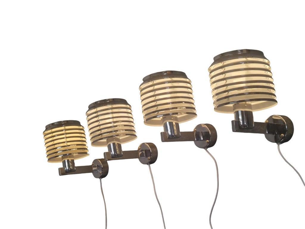 Scandinave moderne Ensemble de 4 lampes murales chromées de Hans-Agne Jakobsson, modèle. V-299, Suède 1970 en vente