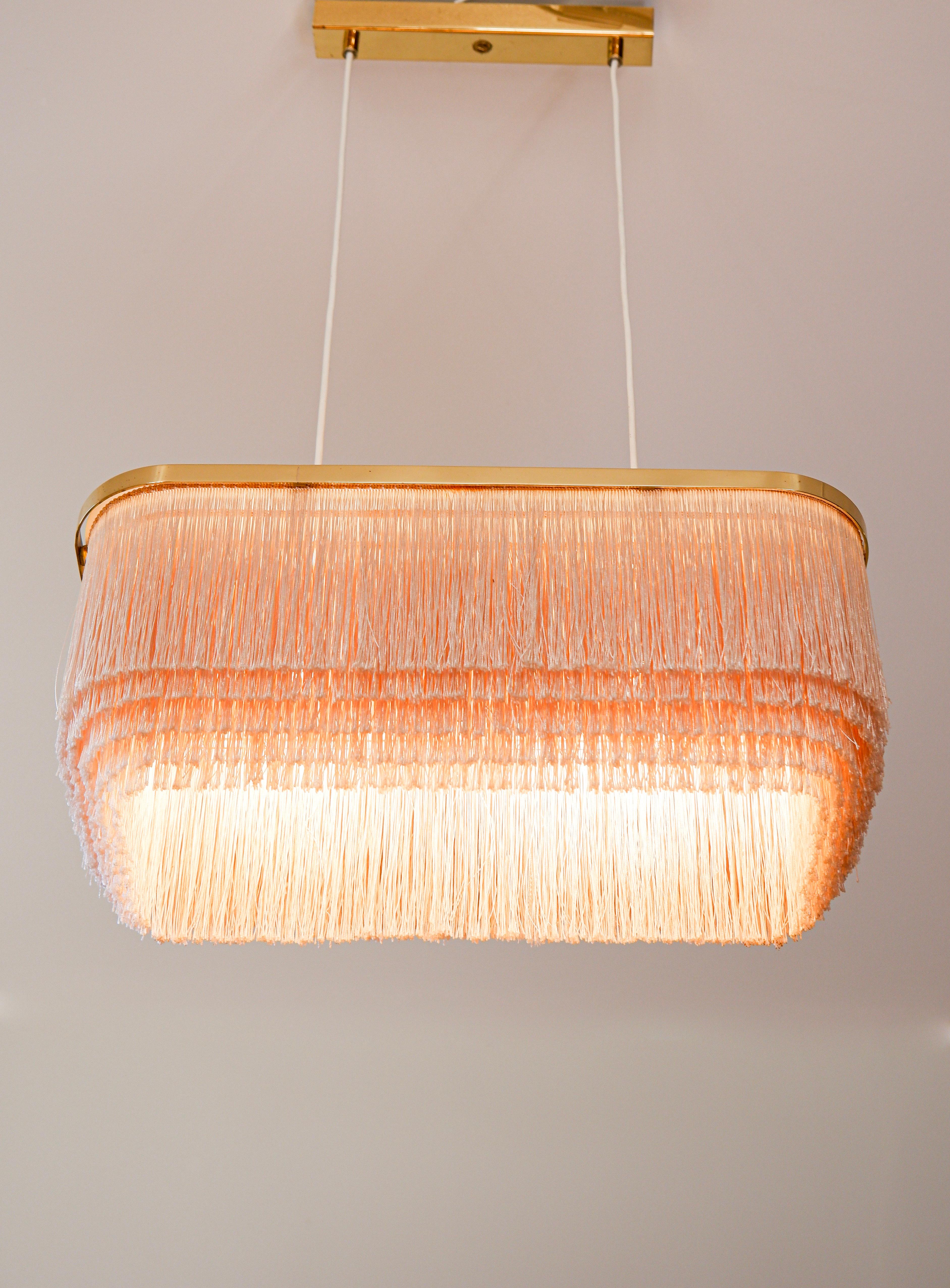 Ottone Hans-Agne Jakobsson Ciondolo con frange di seta e ottone modello T607, circa 1960. in vendita