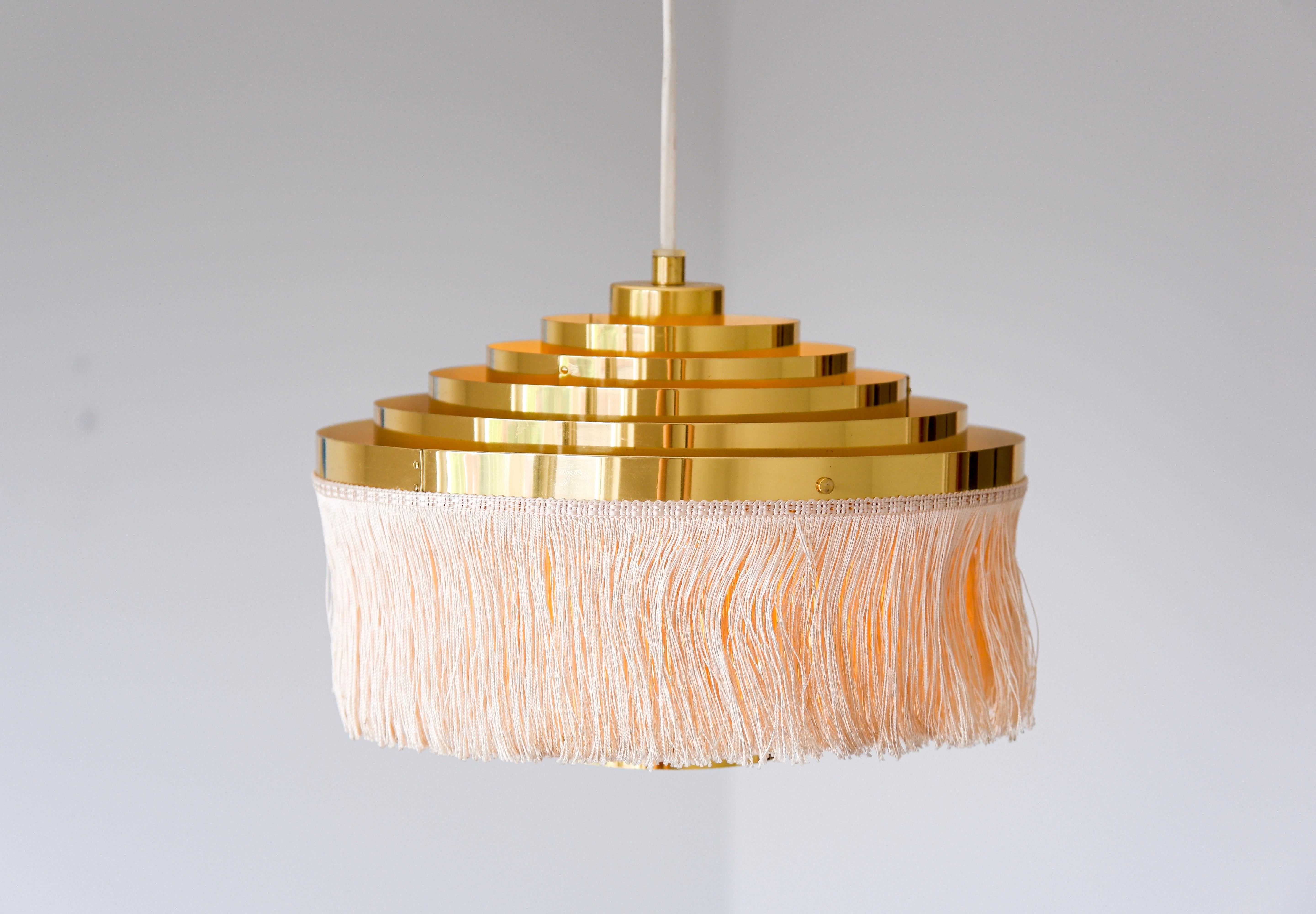 Lampada a sospensione con frange di seta di Hans-Agne Jakobsson del 1960 circa. in vendita 3