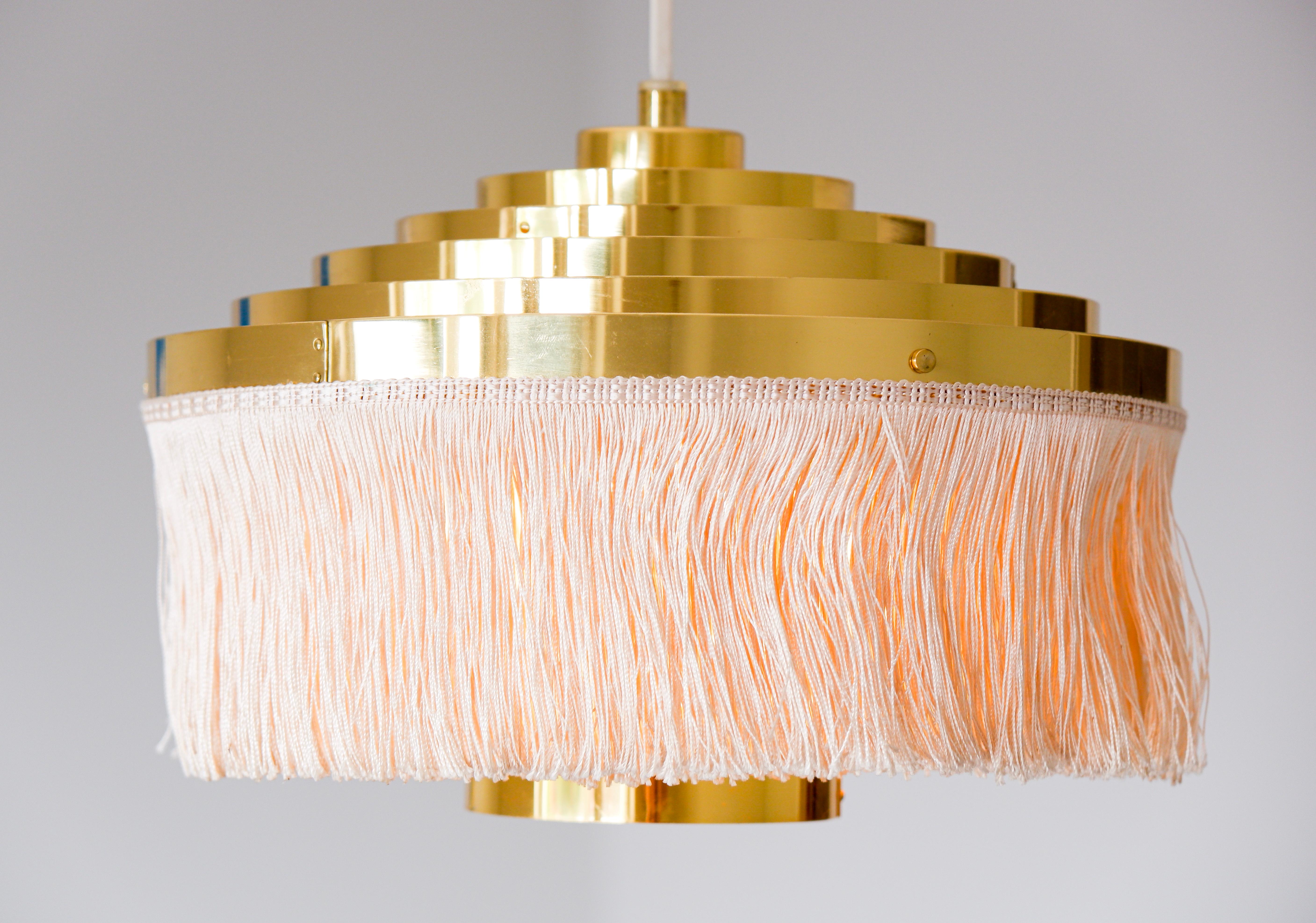 Lampada a sospensione con frange di seta di Hans-Agne Jakobsson del 1960 circa. in vendita 2