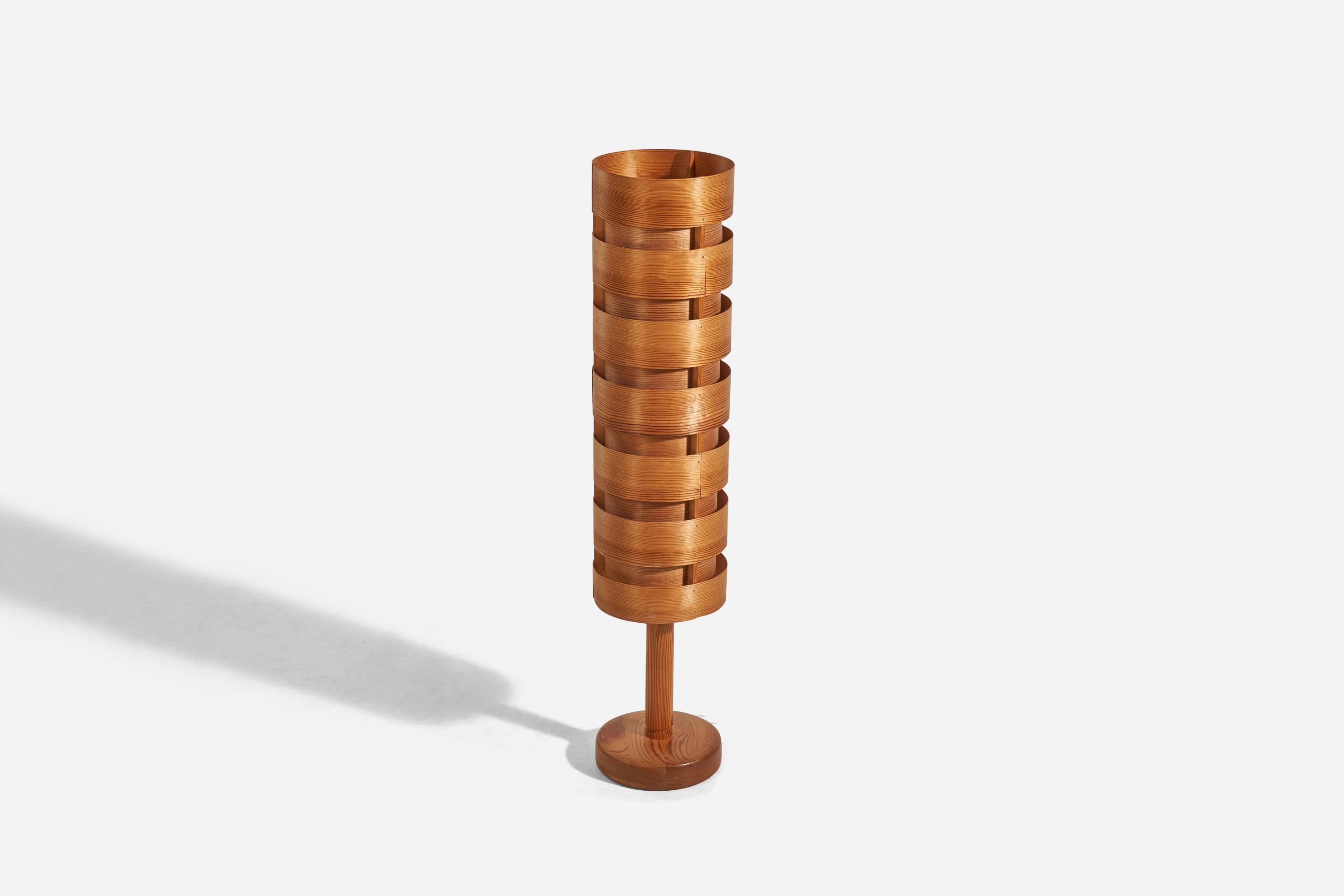 Mid-Century Modern Hans-Agne Jakobsson, Small Floor Lamp, Pine, Moulded Pine Veneer, Sweden, 1970s For Sale