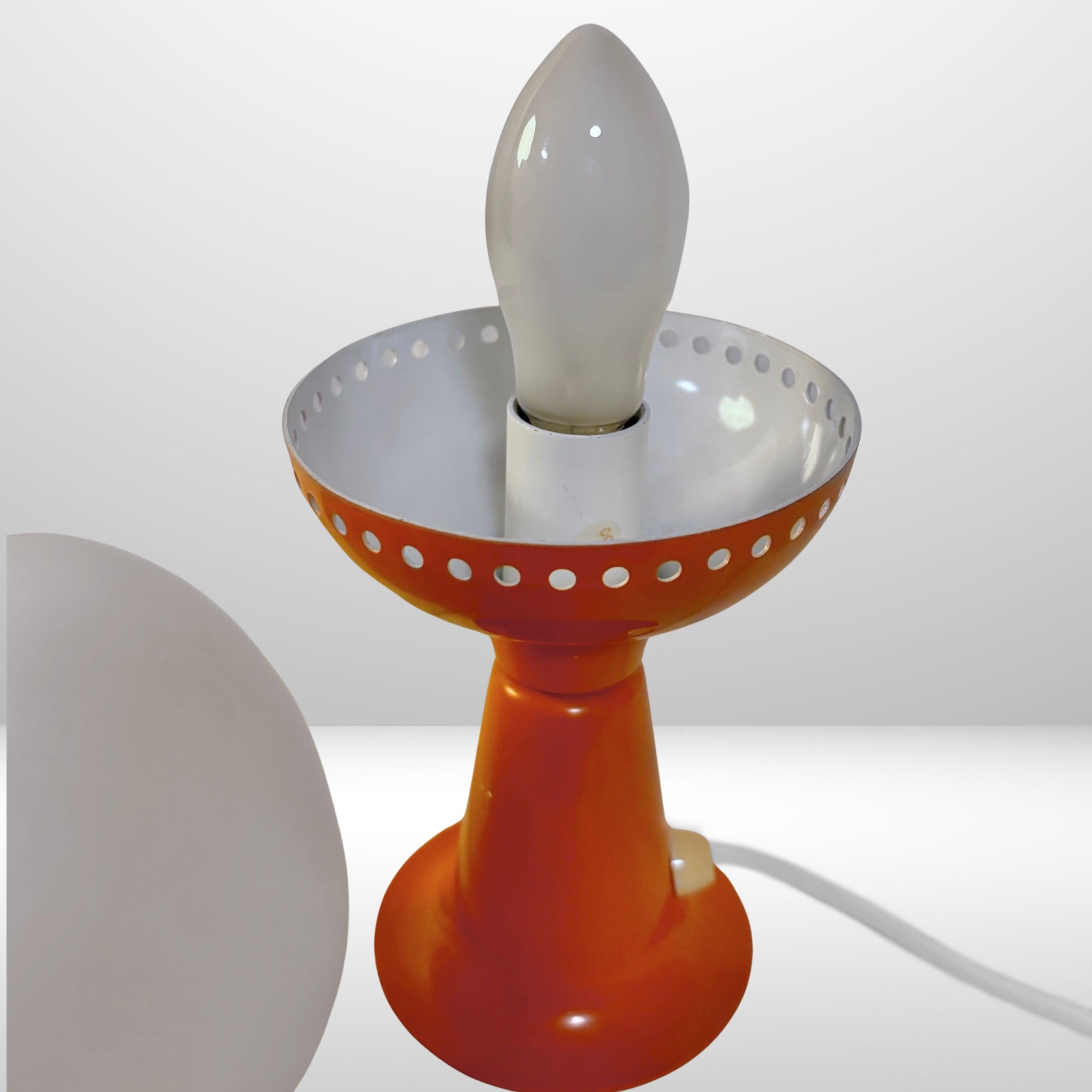 Lampe de table de l'ère spatiale B225 de Hans-Agne Jakobsson, métal et verre, Suède, années 1960 en vente 1