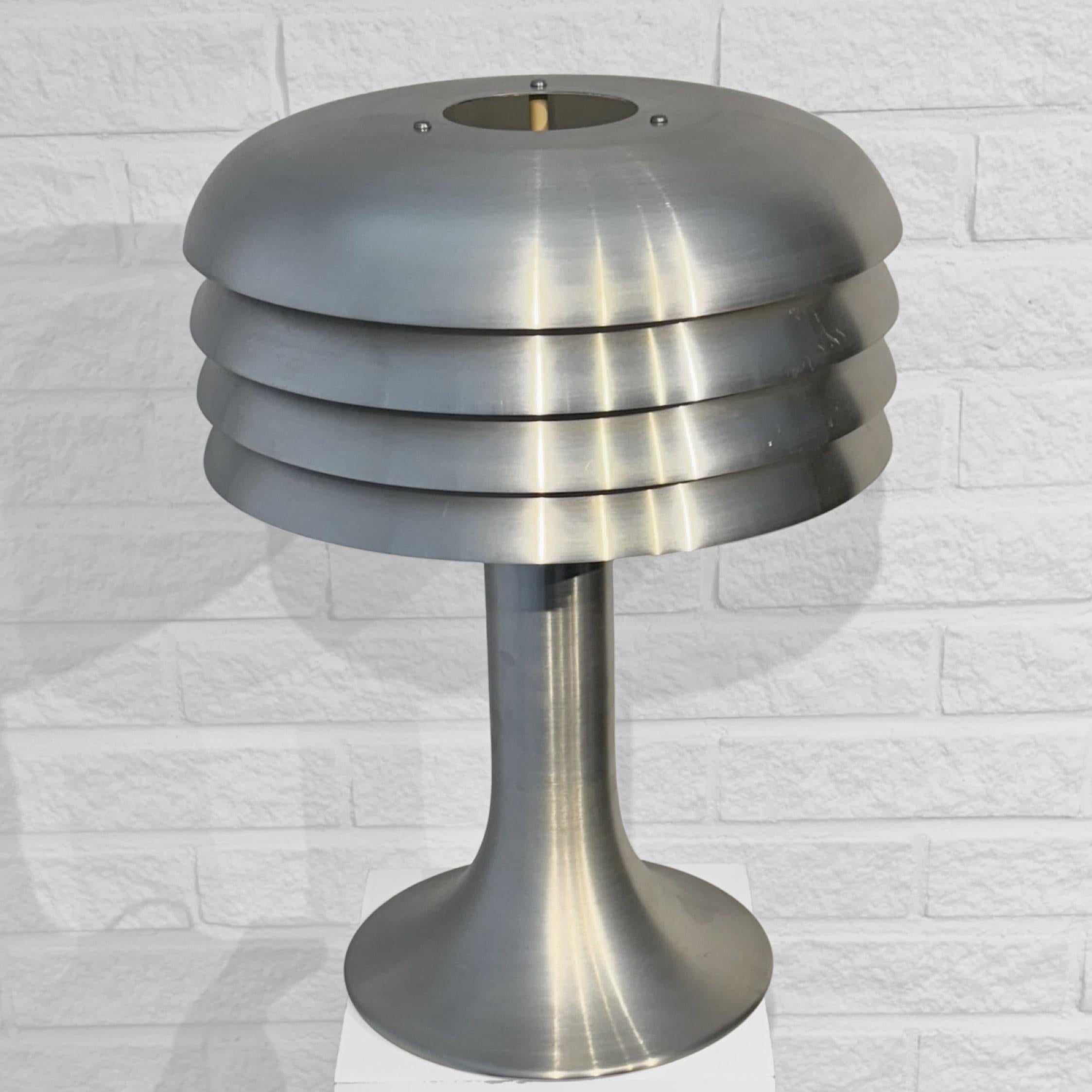 Suédois Lampe de table de l'ère spatiale BN-26 de Hans-Agne Jakobsson, en aluminium, Suède, années 1960 en vente