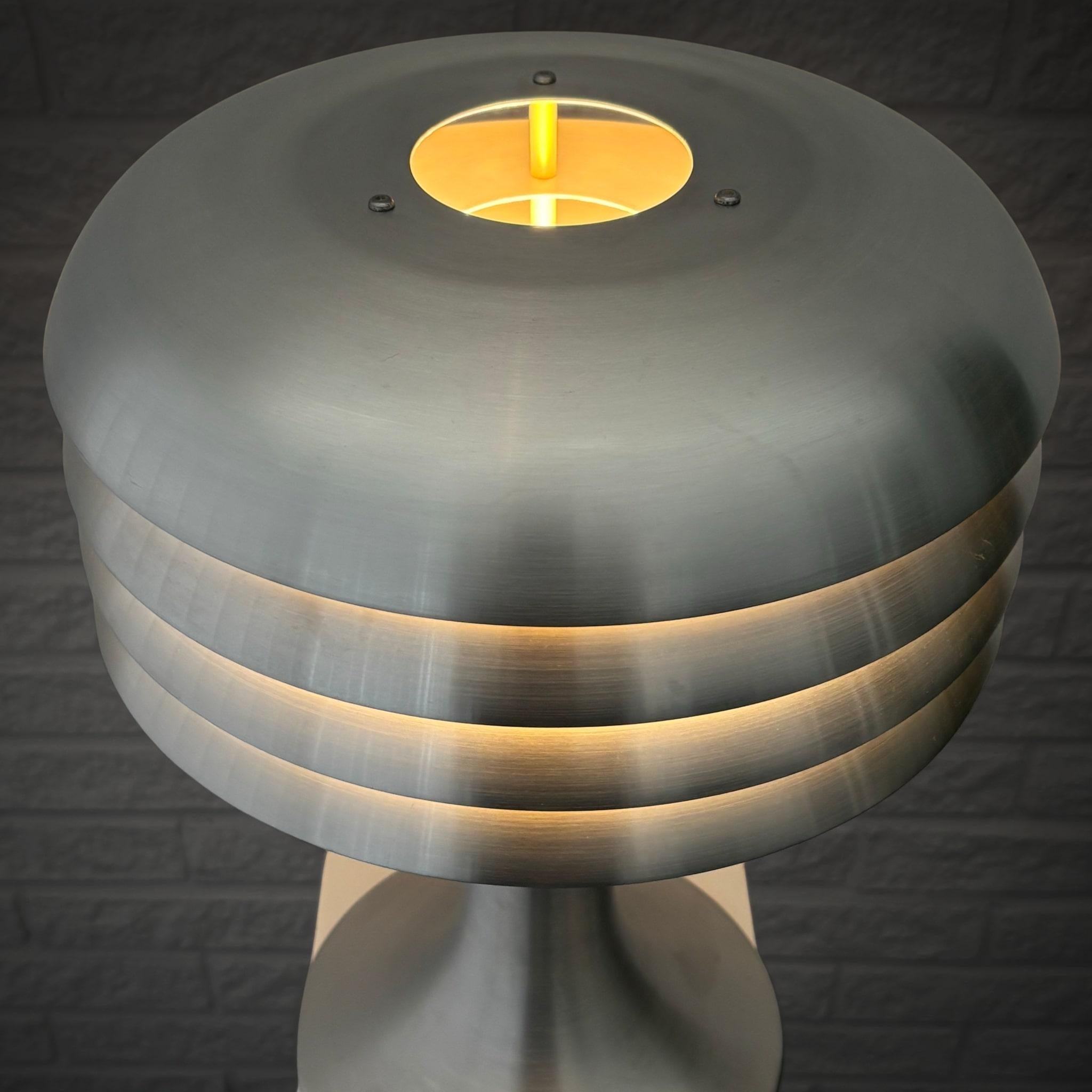 Aluminium Lampe de table de l'ère spatiale BN-26 de Hans-Agne Jakobsson, en aluminium, Suède, années 1960 en vente