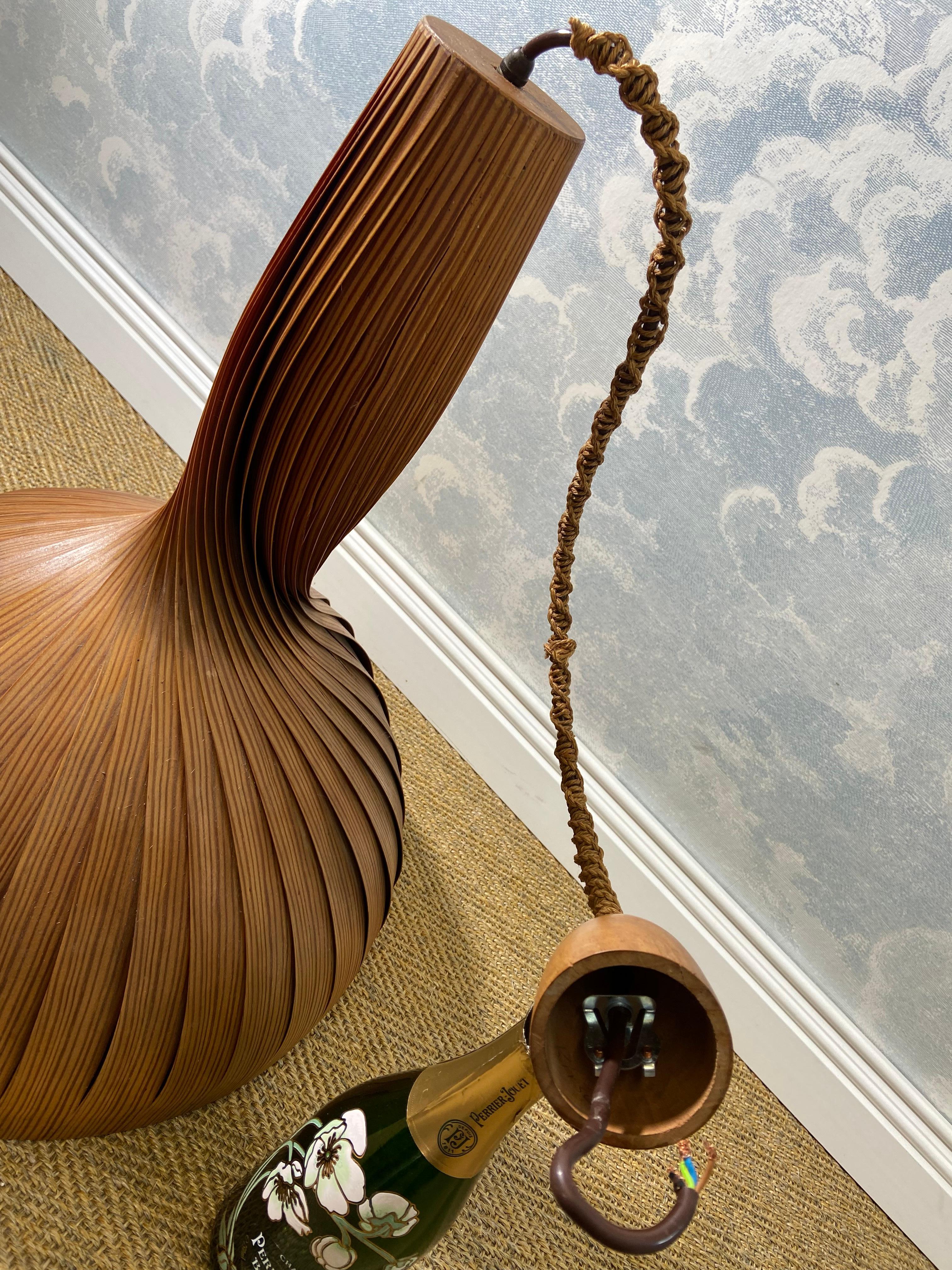 Lampada a sospensione a spirale di Hans-Agne Jakobsson, Svezia, anni '60 in vendita 4