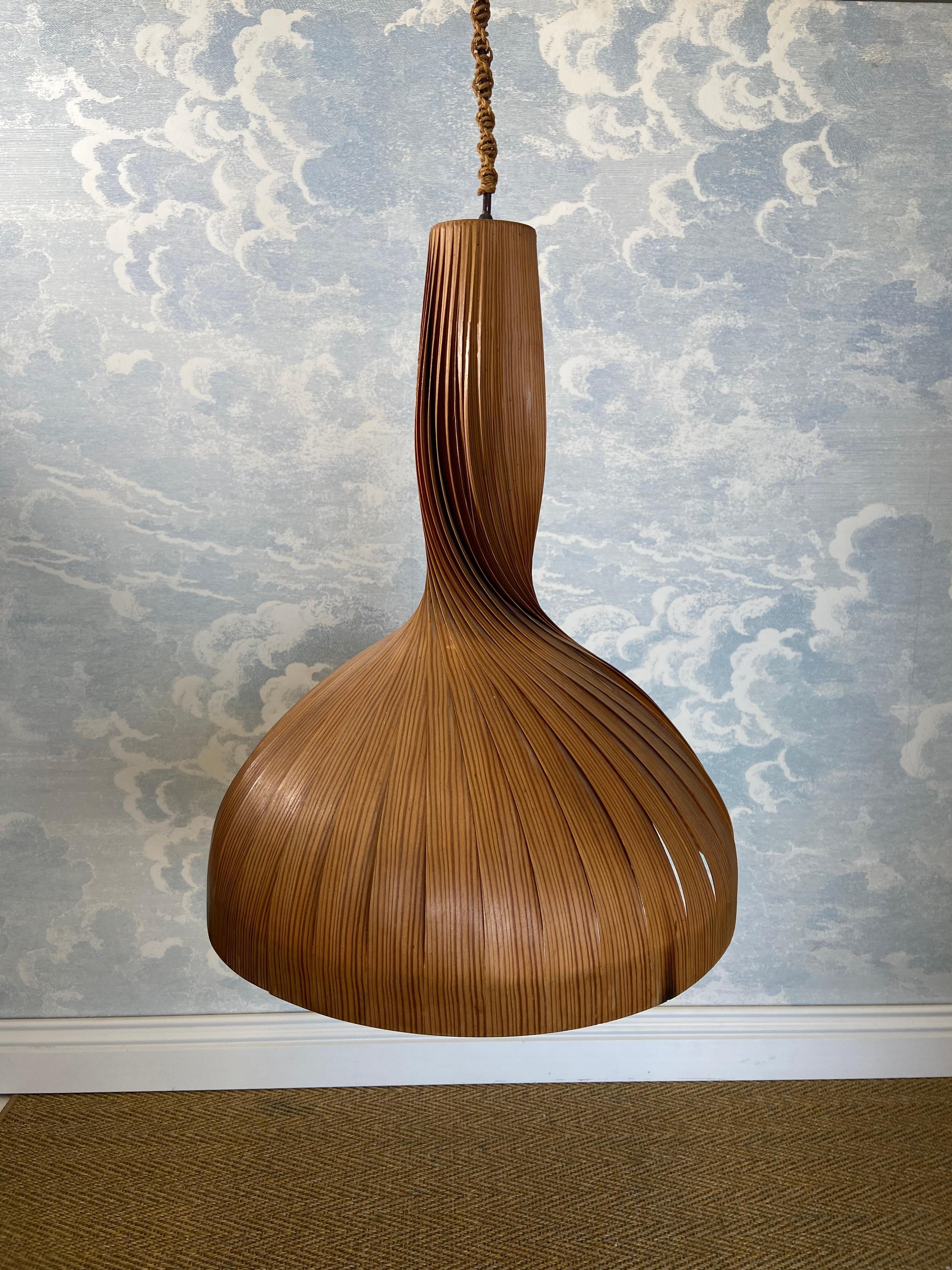 Scandinavo moderno Lampada a sospensione a spirale di Hans-Agne Jakobsson, Svezia, anni '60 in vendita