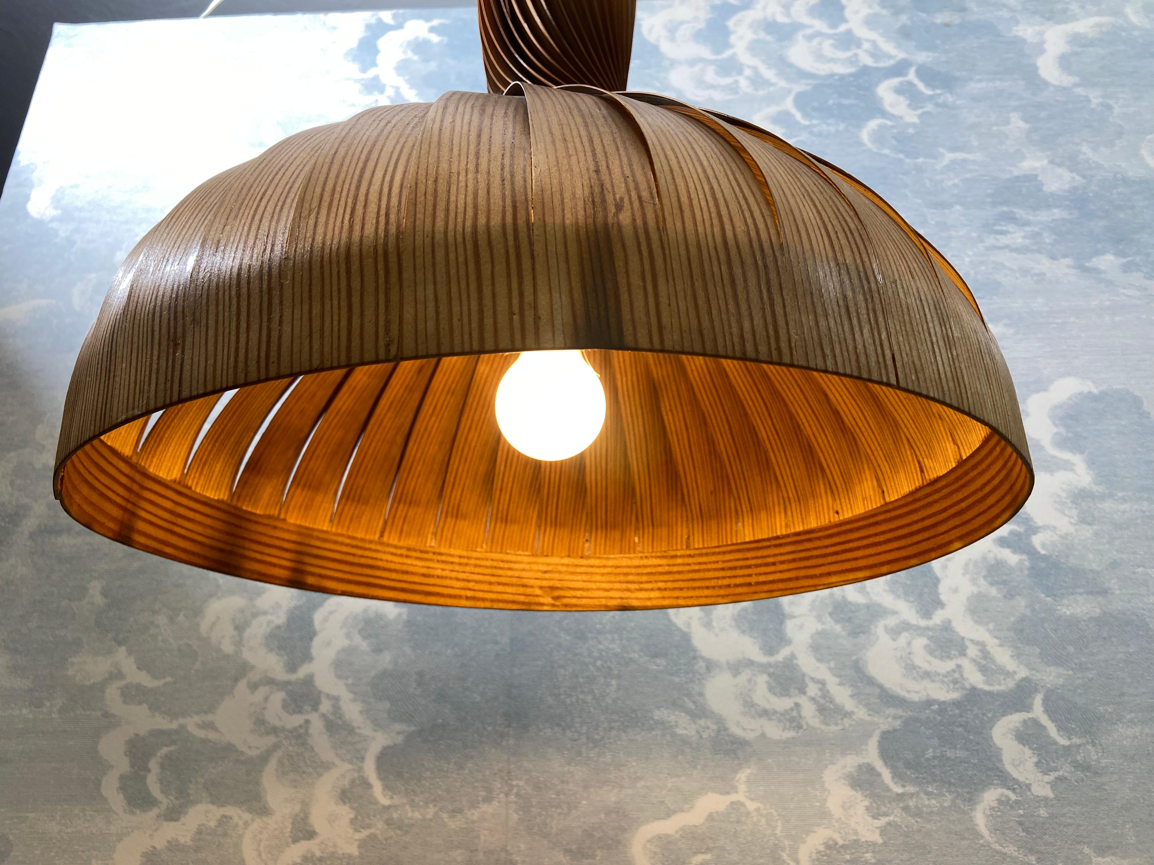 Fatto a mano Lampada a sospensione a spirale di Hans-Agne Jakobsson, Svezia, anni '60 in vendita