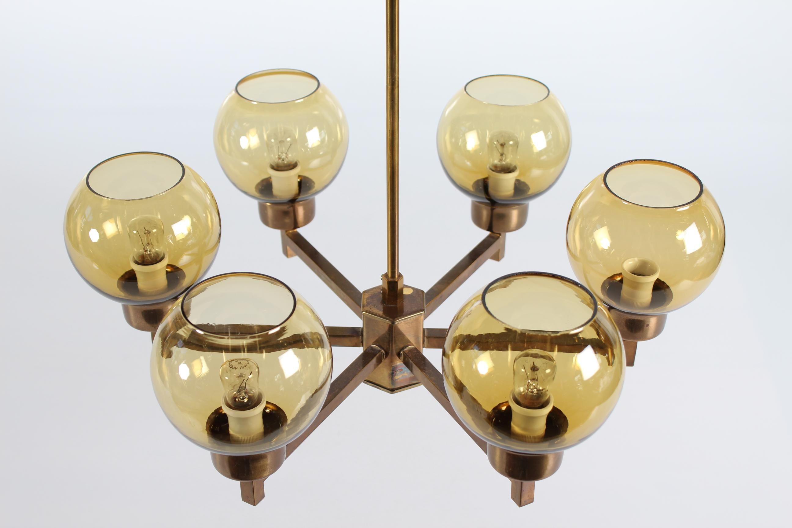 Hans Agne Jakobsson Style Six-Armed Chandelier of Brass and Glass Sweden 1970s In Good Condition For Sale In Aarhus C, DK