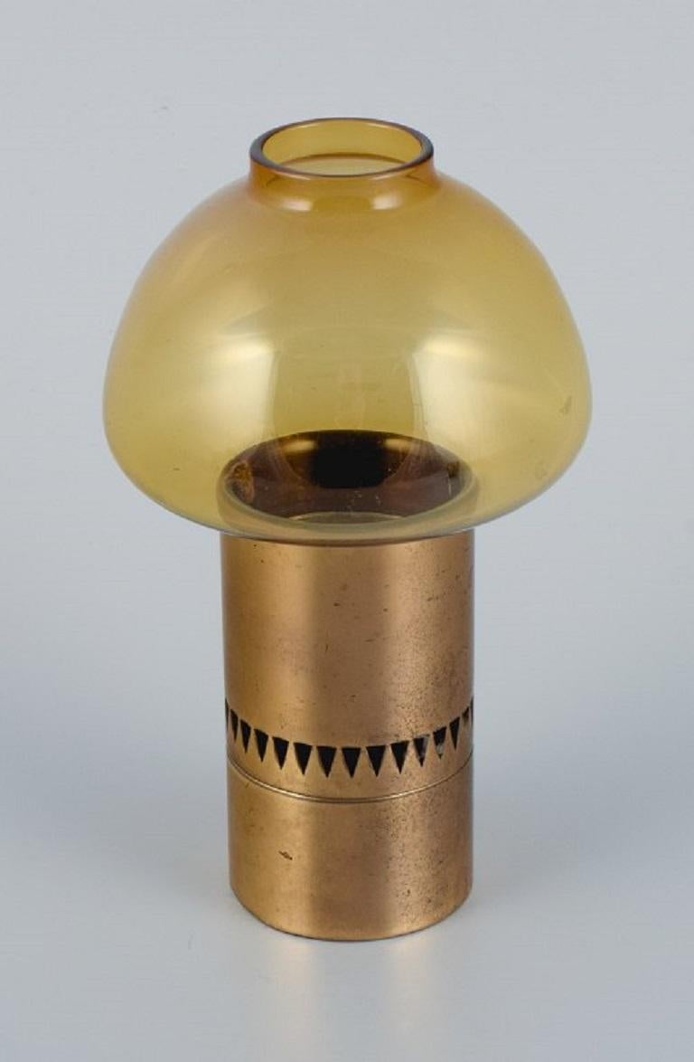 Hans Agne Jakobsson, Sweden, a stand for tealights in brass and smoked glass.
1970s.
Swedish Industrial Design.
In great condition.
Marked.
Dimensions: H 15.0 cm. x D 9.5 cm.