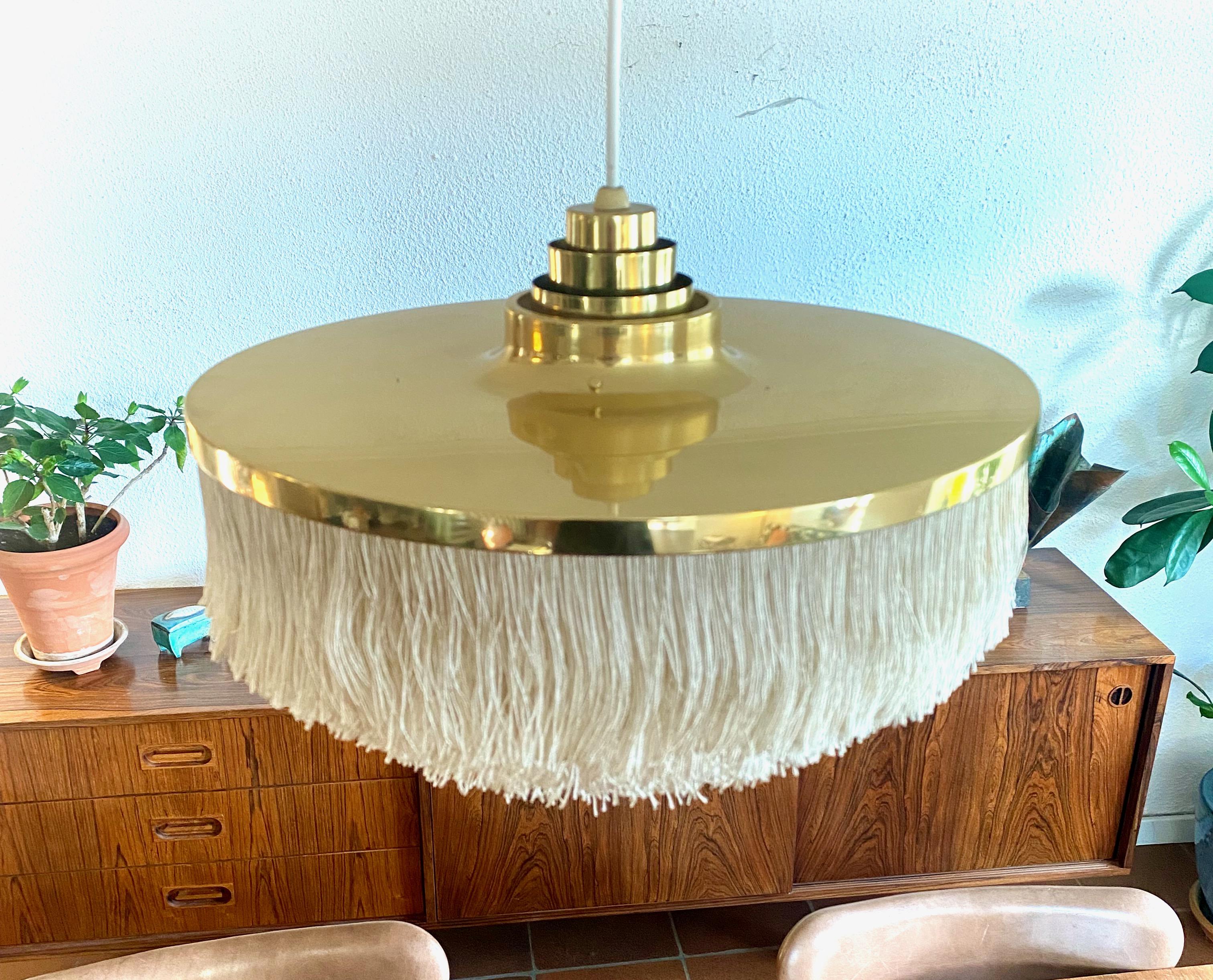 Svedese Hans-Agne Jakobsson, T-603, lampada a frange in ottone in vendita