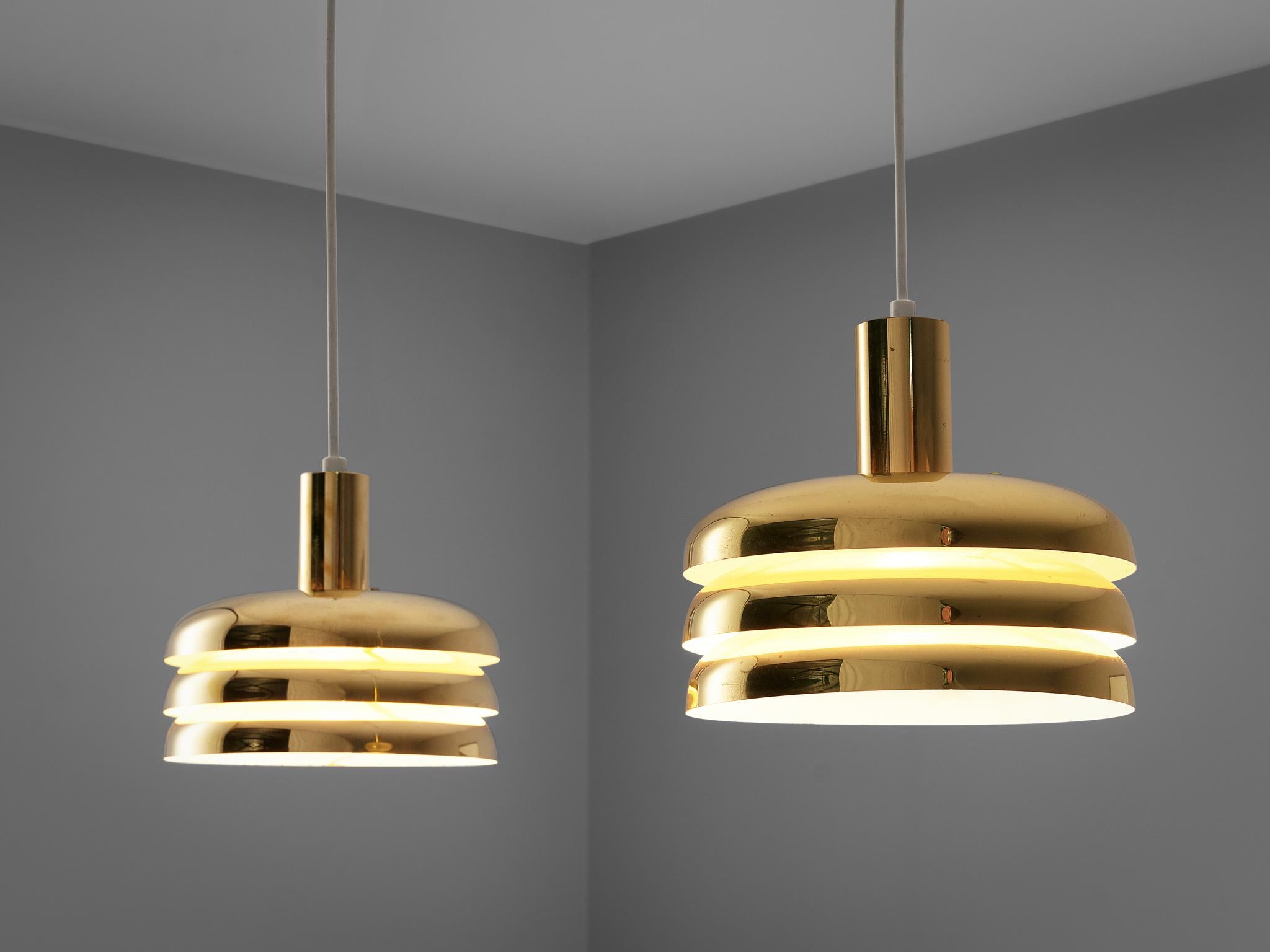 Hans-Agne Jakobsson, One 'T-724' Lamingo ceiling light, brass, Sweden, 1960s.

This wonderful 'Lamingo' ceiling lamp is designed by Hans-Agne Jakobsson for or AB Markaryd. The pendant is in very good condition and has a subtle patina on the brass