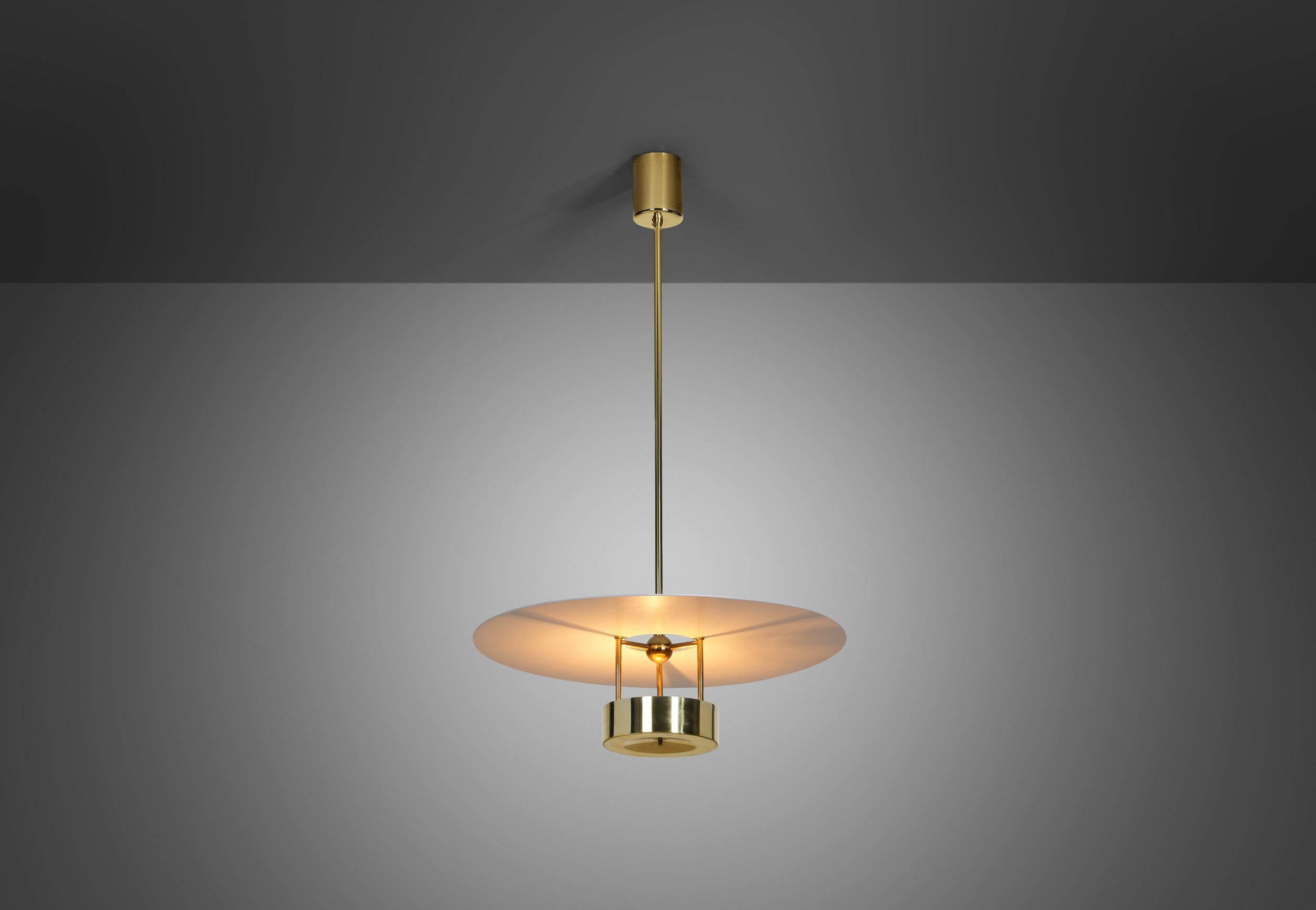 The “T-995” hanging lamp is a stunning example of Swedish modern design. Hans-Agne Jakobsson was a prominent designer and lighting manufacturer, who played a crucial role in shaping the aesthetic of Swedish design during the mid- and even later part