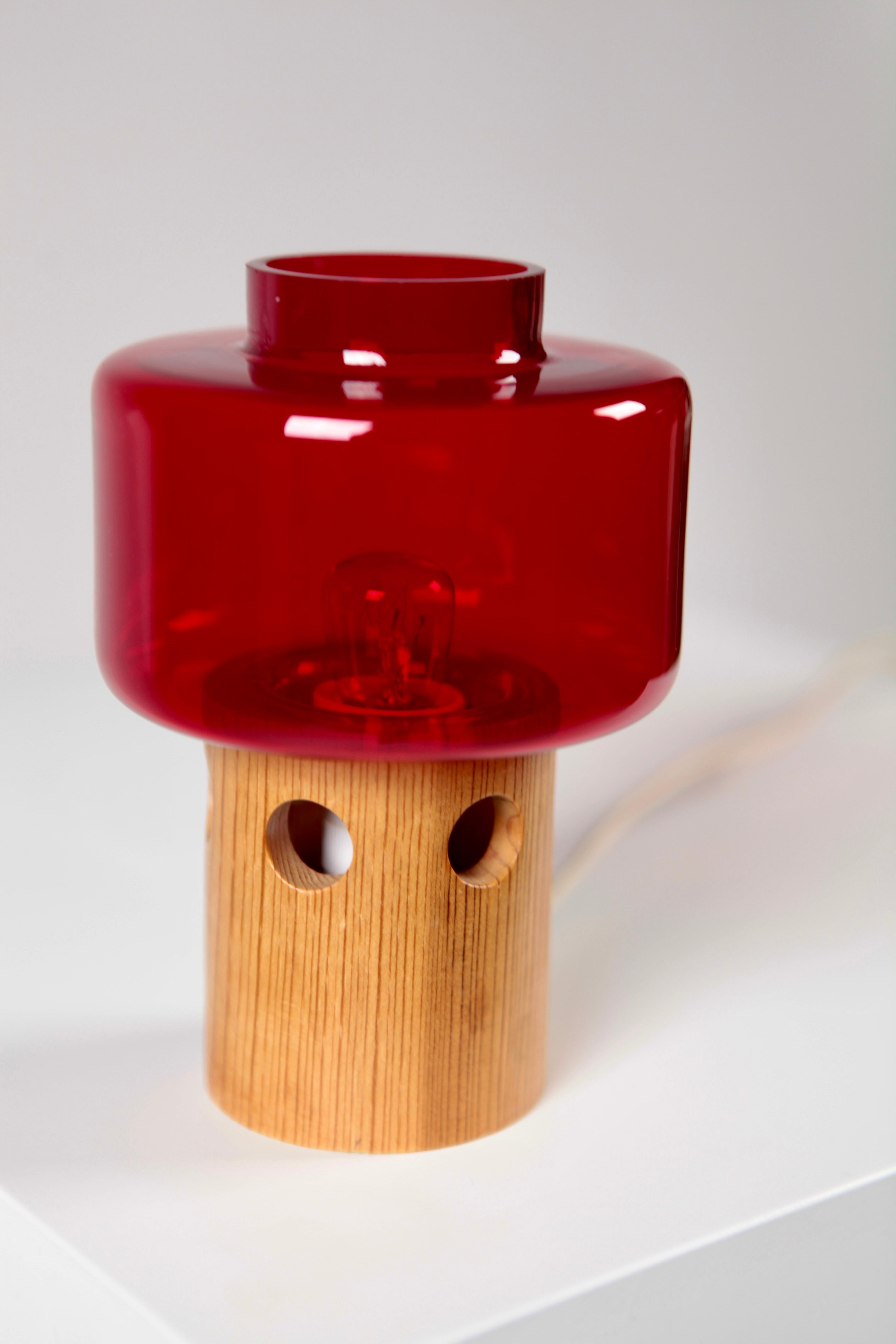 Hans-Agne Jakobsson, Table Lamp in Pine & Red Glass Shade, Sweden, 1960s 1