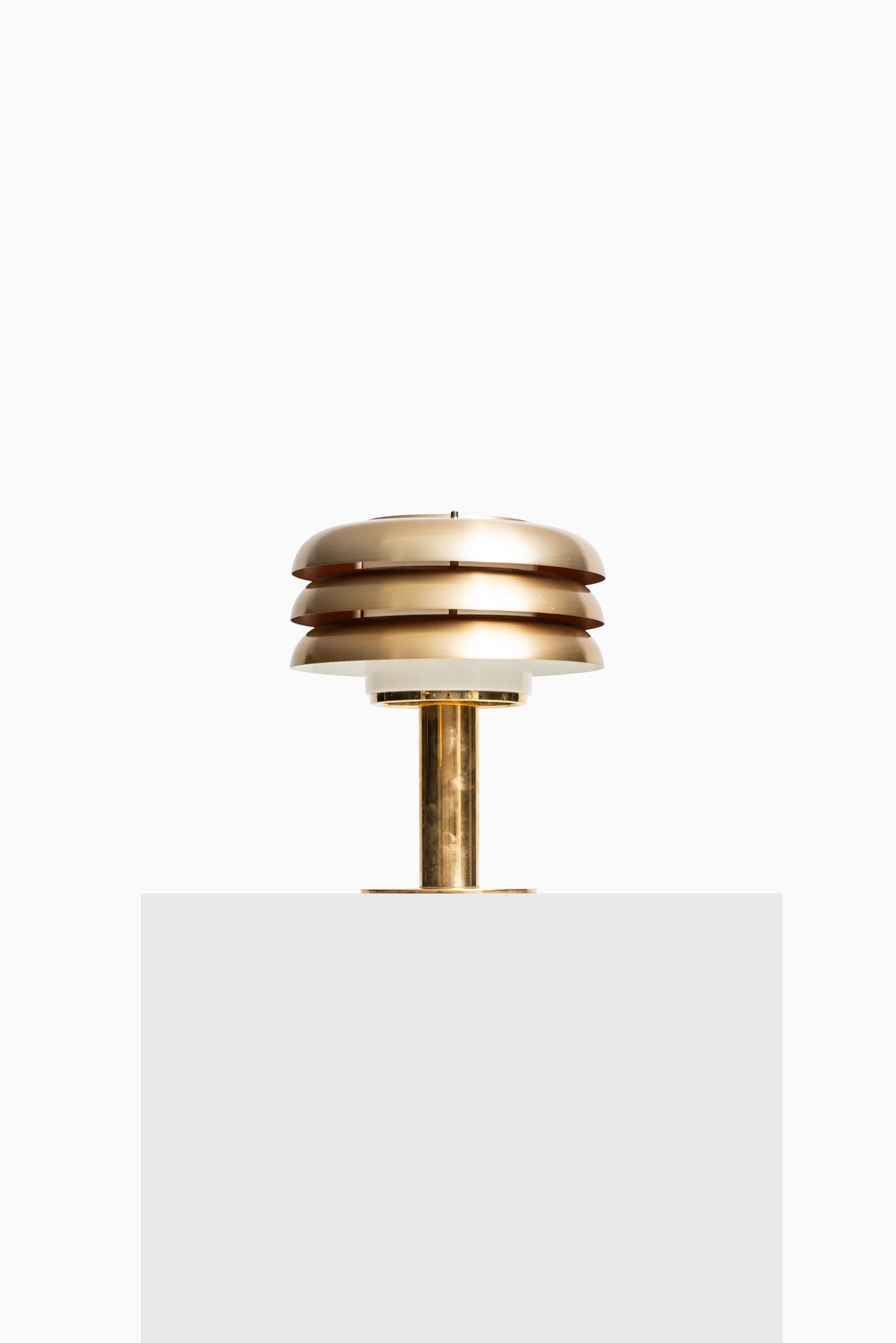 Rare table lamp model B-102 designed by Hans-Agne Jakobsson. Produced by Hans-Agne Jakobsson AB in Markaryd, Sweden.