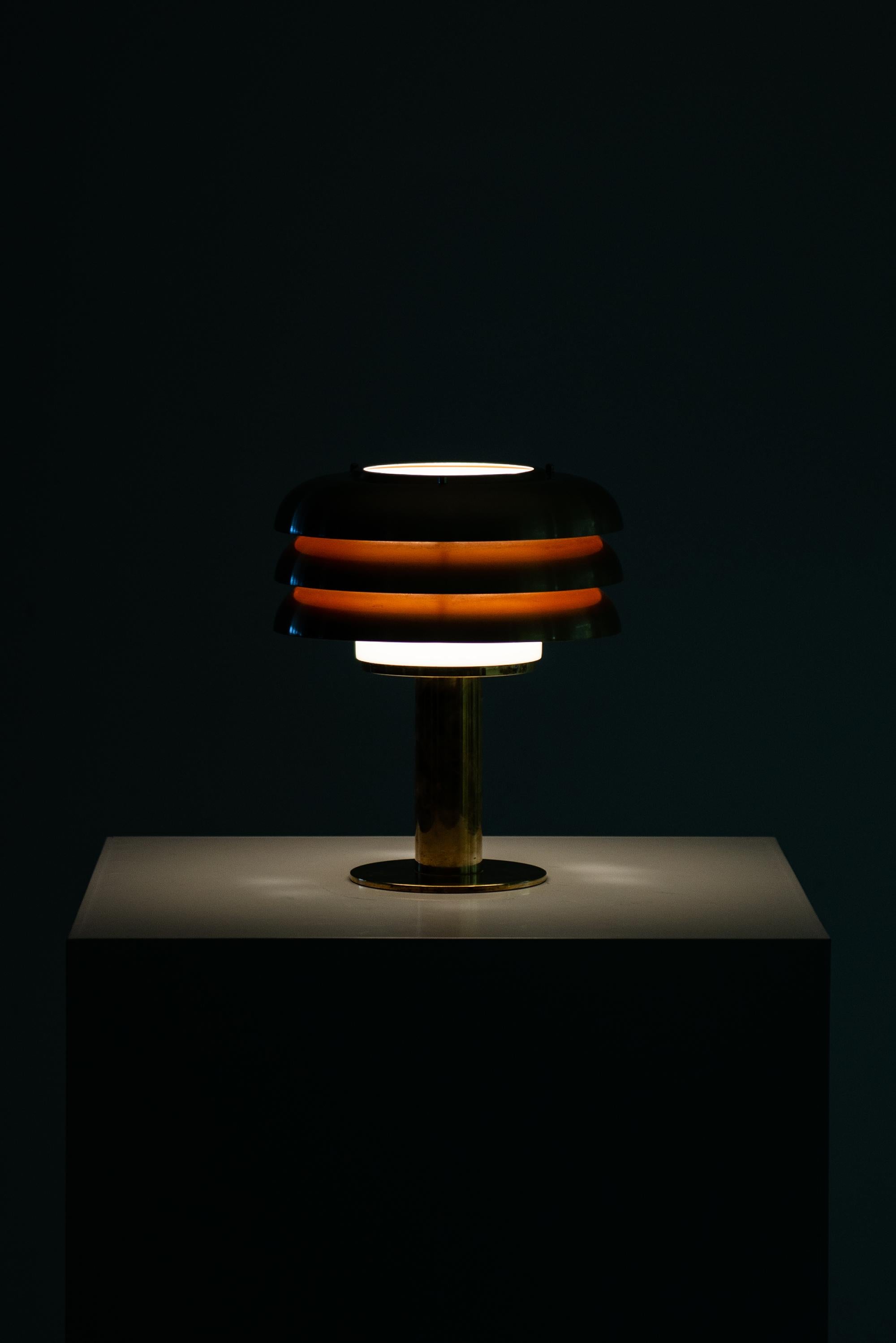 Hans-Agne Jakobsson Table Lamp Model B-102 by Hans-Agne Jakobsson in Sweden In Good Condition In Limhamn, Skåne län