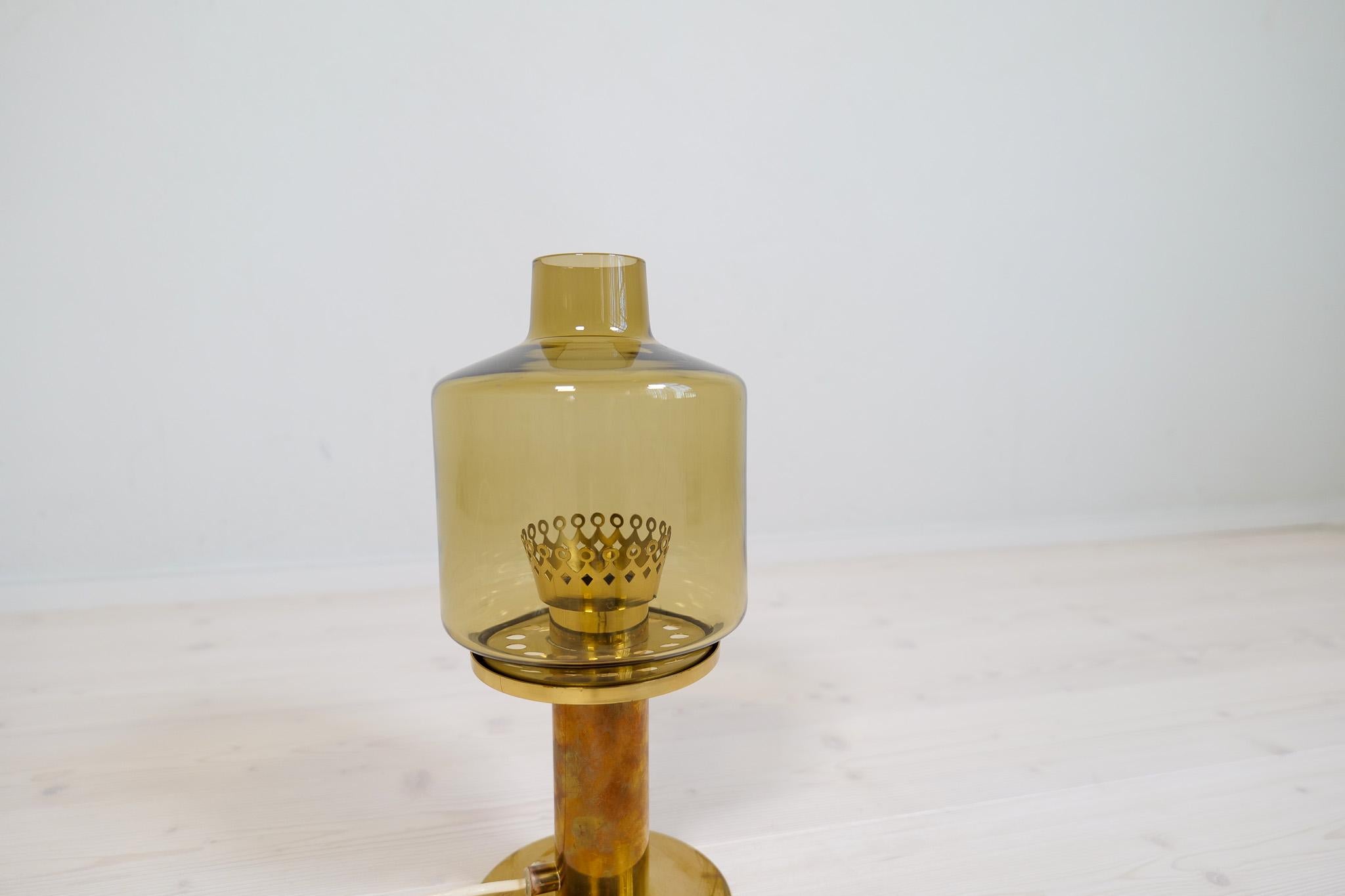 Hans-Agne Jakobsson Table Lamp Model B-102 in Brass and Glass, 1960s, Sweden For Sale 4