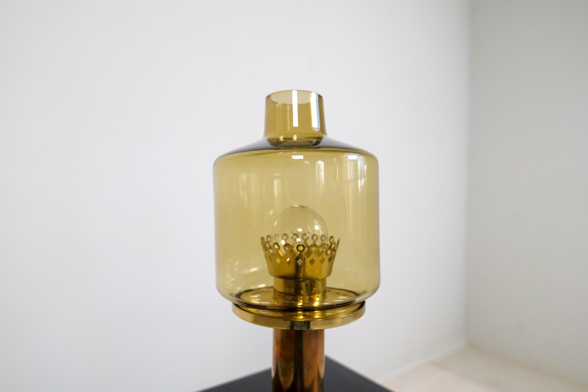 Swedish Hans-Agne Jakobsson Table Lamp Model B-102 in Brass and Glass, 1960s, Sweden For Sale