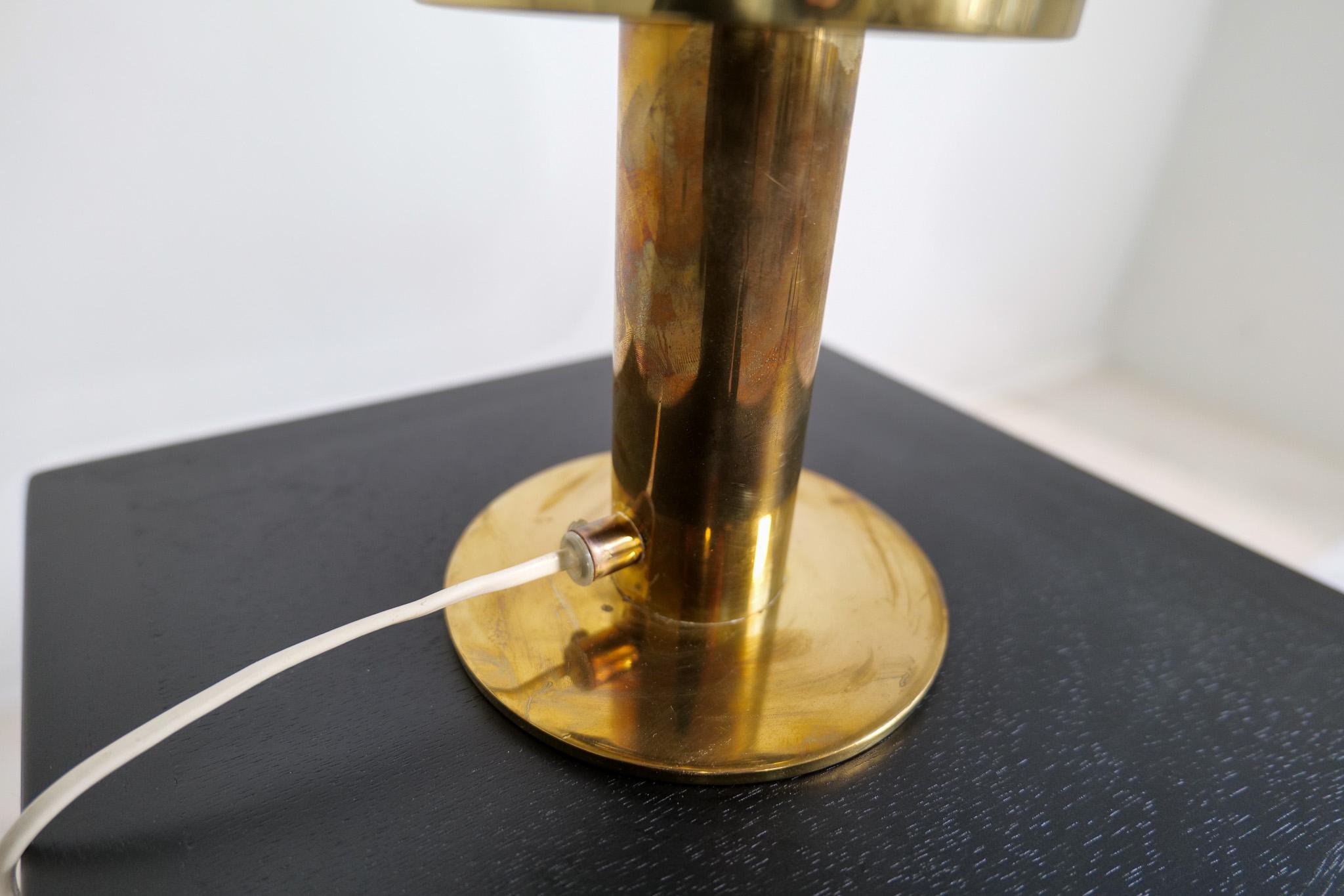 Hans-Agne Jakobsson Table Lamp Model B-102 in Brass and Glass, 1960s, Sweden In Good Condition For Sale In Hillringsberg, SE