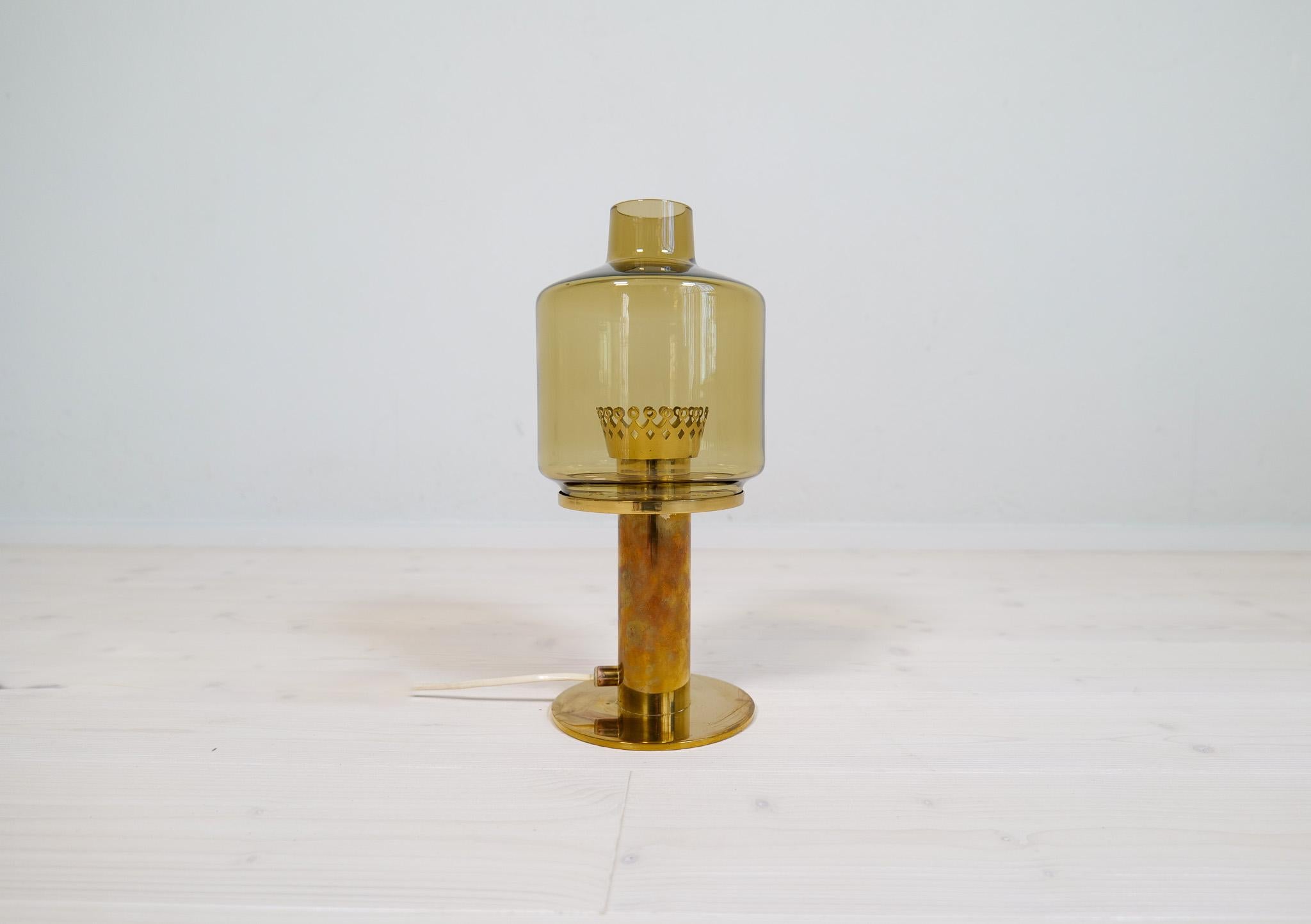Hans-Agne Jakobsson Table Lamp Model B-102 in Brass and Glass, 1960s, Sweden For Sale 3