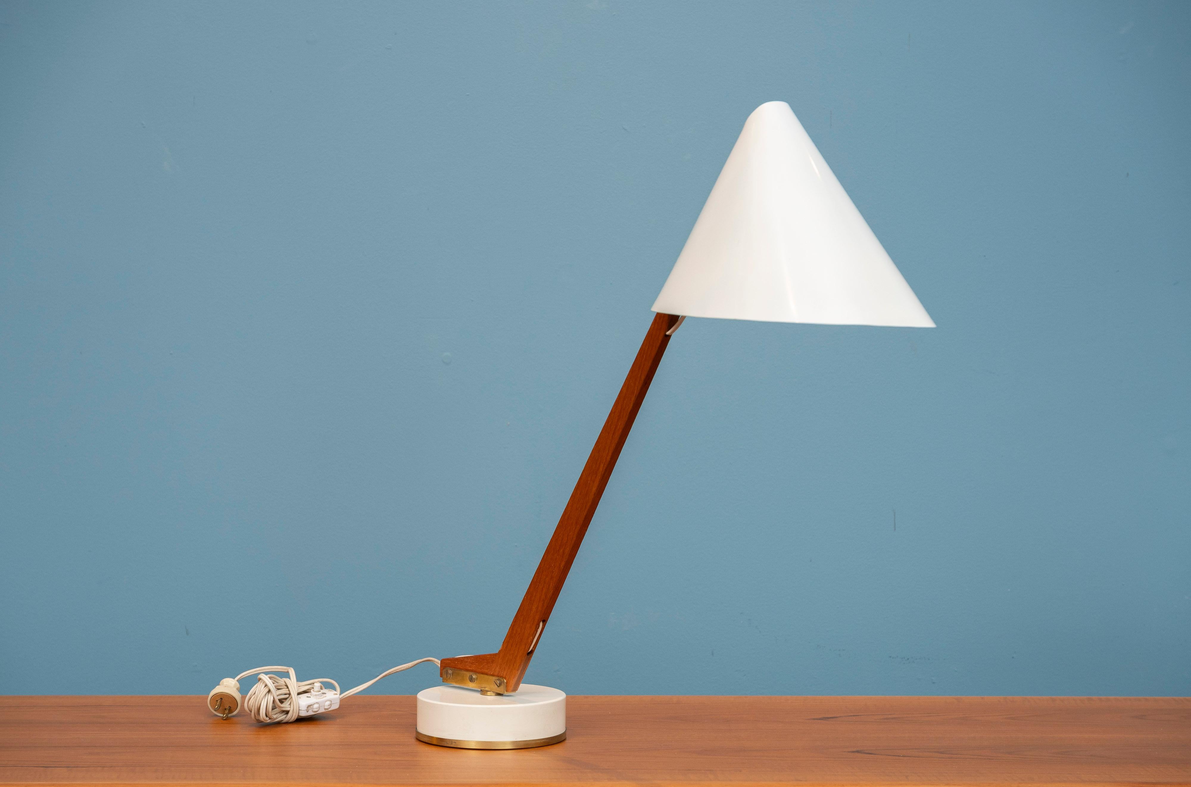 Swedish Hans-Agne Jakobsson Table Lamp, Model B-54 For Sale