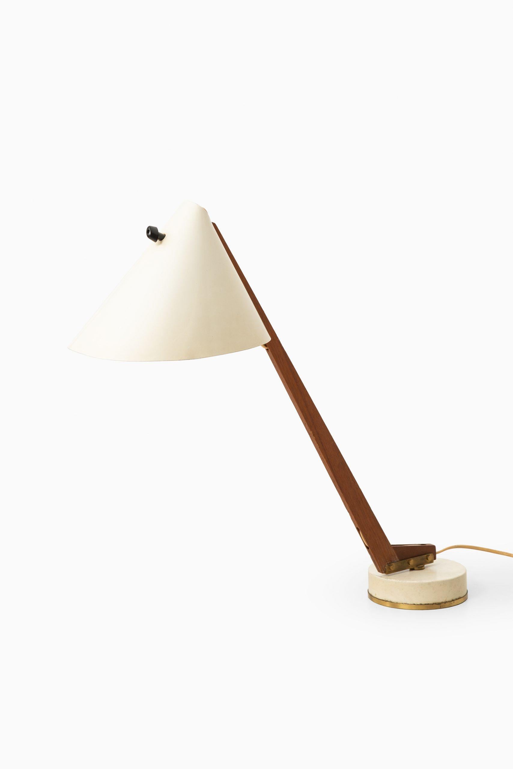 Hans-Agne Jakobsson Table Lamp Model B-54 Produced by Hans-Agne Jakobsson AB For Sale 3