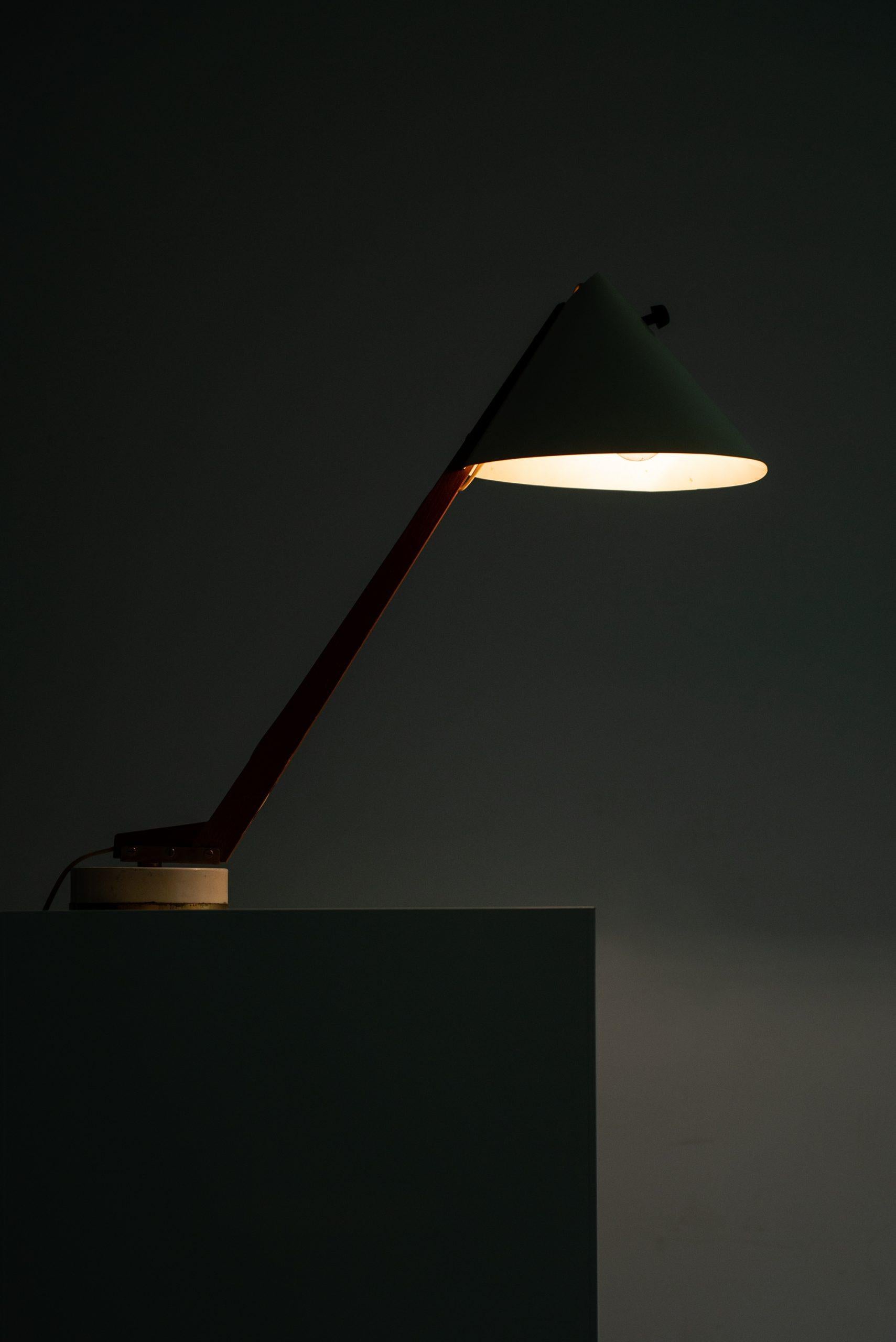 Milieu du XXe siècle Lampe de bureau Hans-Agne Jakobsson modèle B-54 Produite par Hans-Agne Jakobsson AB en vente