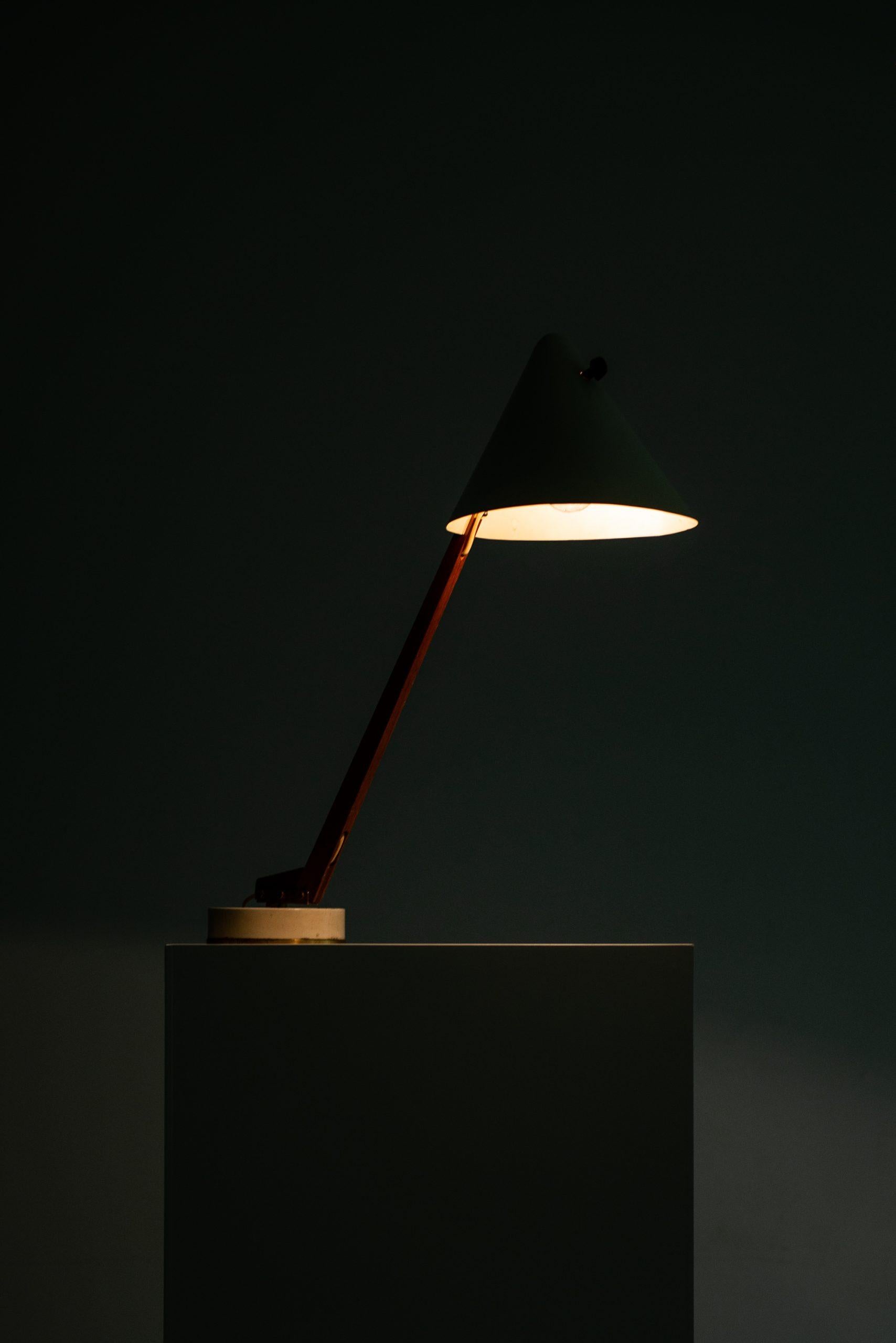 Hans-Agne Jakobsson Table Lamp Model B-54 Produced by Hans-Agne Jakobsson AB For Sale 1