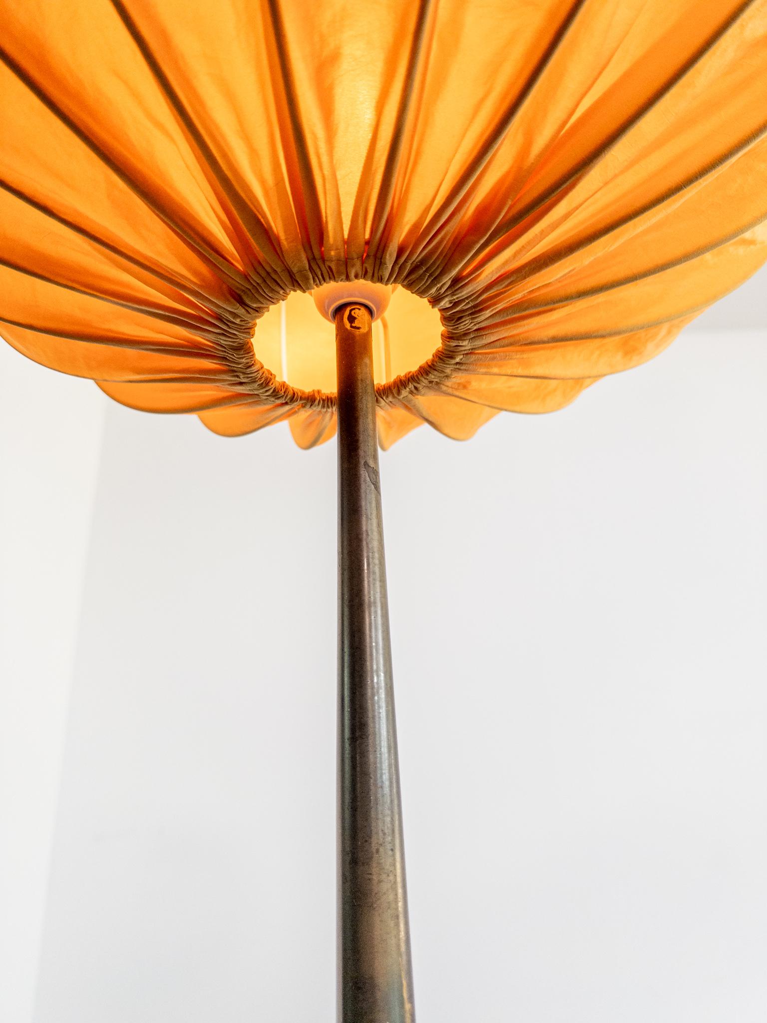 Raro diseño moderno escandinavo de mediados de siglo

Una llamativa e inusual lámpara de sobremesa modelo B66 del famoso diseñador sueco Hans-Agne Jakobsson, fabricada en la década de 1960. Esta elegante pieza personifica el diseño escandinavo en su