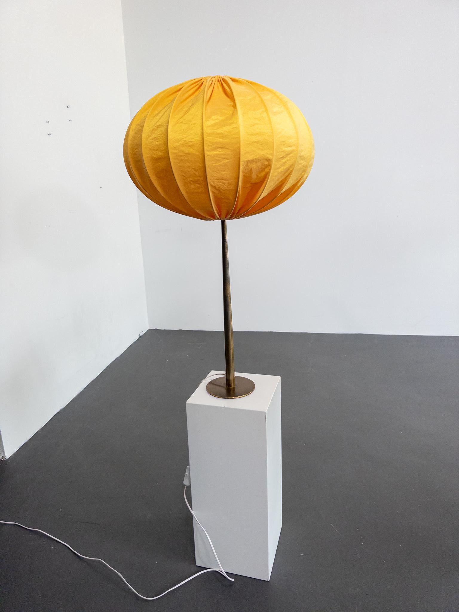 Lámpara de sobremesa Hans-Agne Jakobsson Modelo B66, años 60 Latón en venta