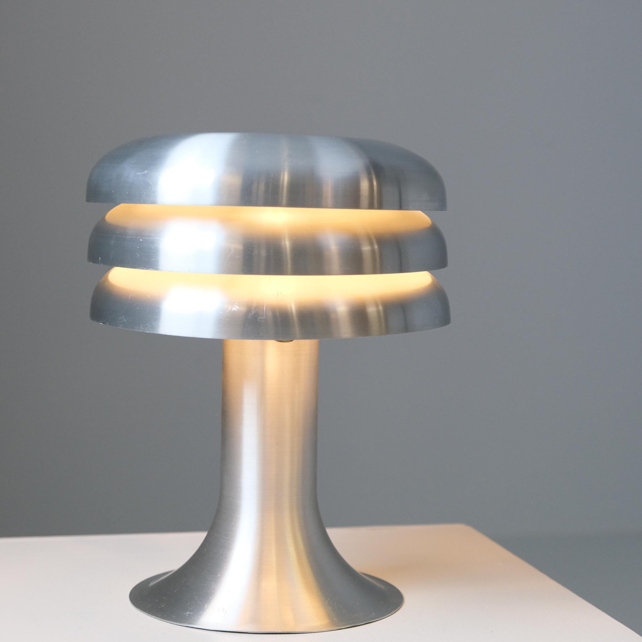 Scandinavo moderno Lampada da tavolo Hans-Agne Jakobsson Modello BN25 in alluminio, Markaryd 1960s in vendita