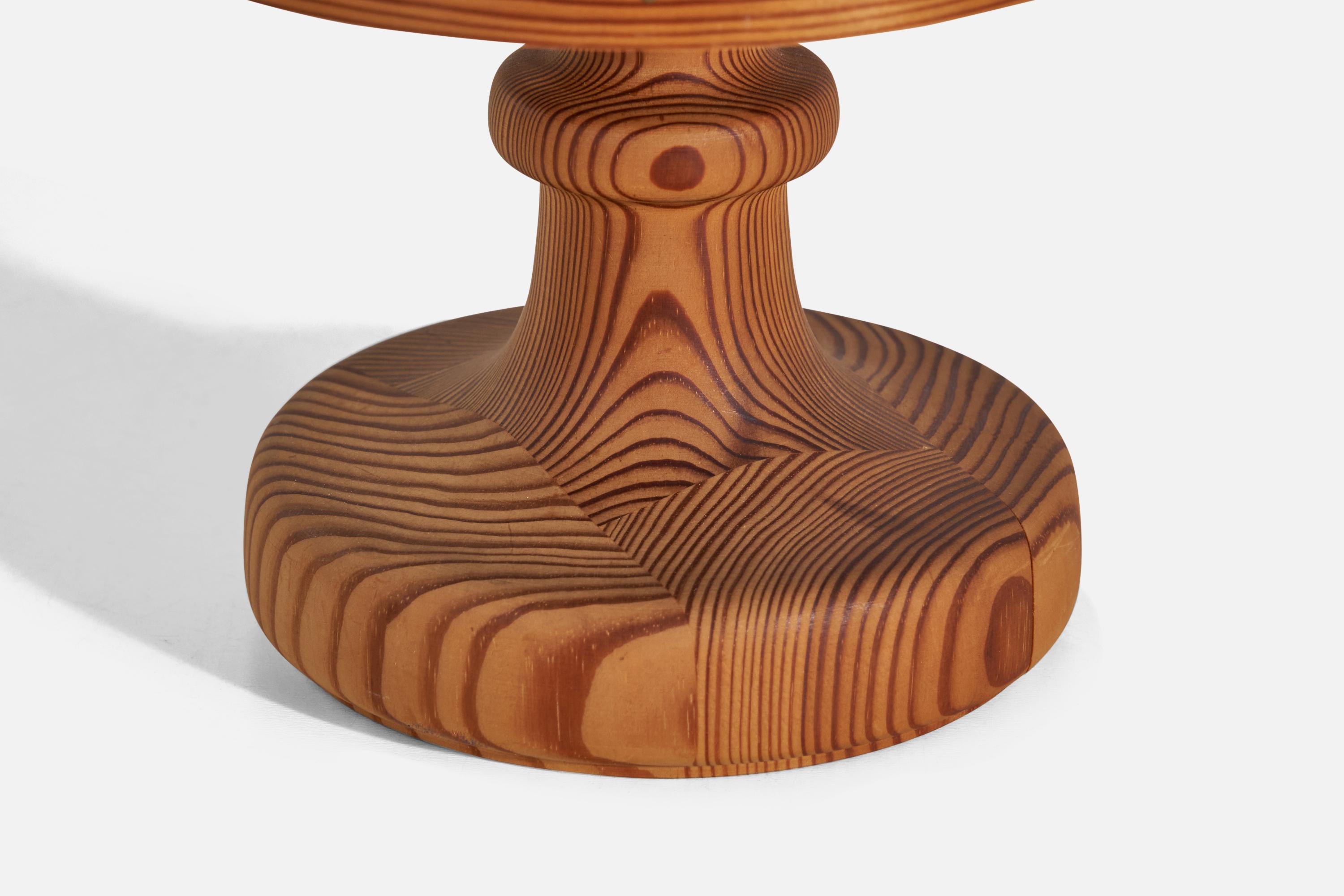 Hans-Agne Jakobsson, Table Lamp, Pine, Moulded Pine Veneer, Sweden, 1970s In Good Condition For Sale In High Point, NC