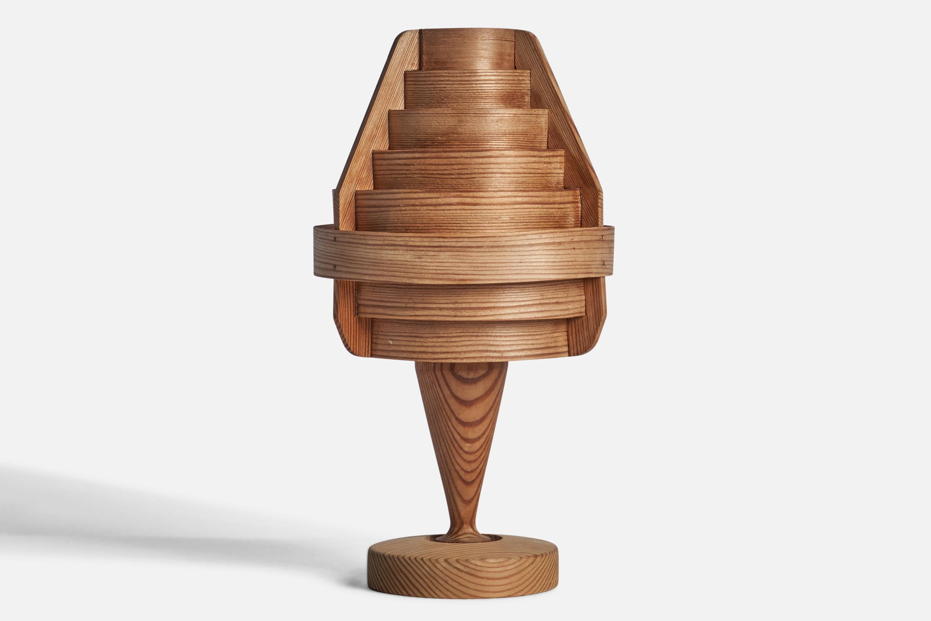 A pine and moulded pine veneer table lamp designed and produced by Hans-Agne Jakobssen, Sweden, 1970s.

Overall Dimensions (inches): 12” H x 6.25” Diameter
Bulb Specifications: E-14 Bulb
Number of Sockets: 1
All lighting will be converted for US