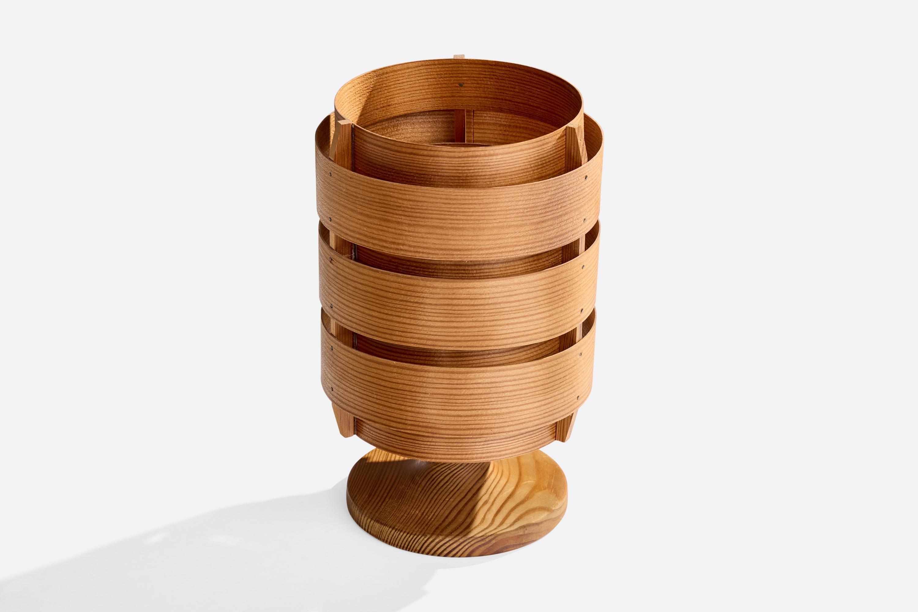 Hans-Agne Jakobsson, Tischlampe, Kiefernholz, Schweden, 1970er Jahre (Moderne der Mitte des Jahrhunderts) im Angebot