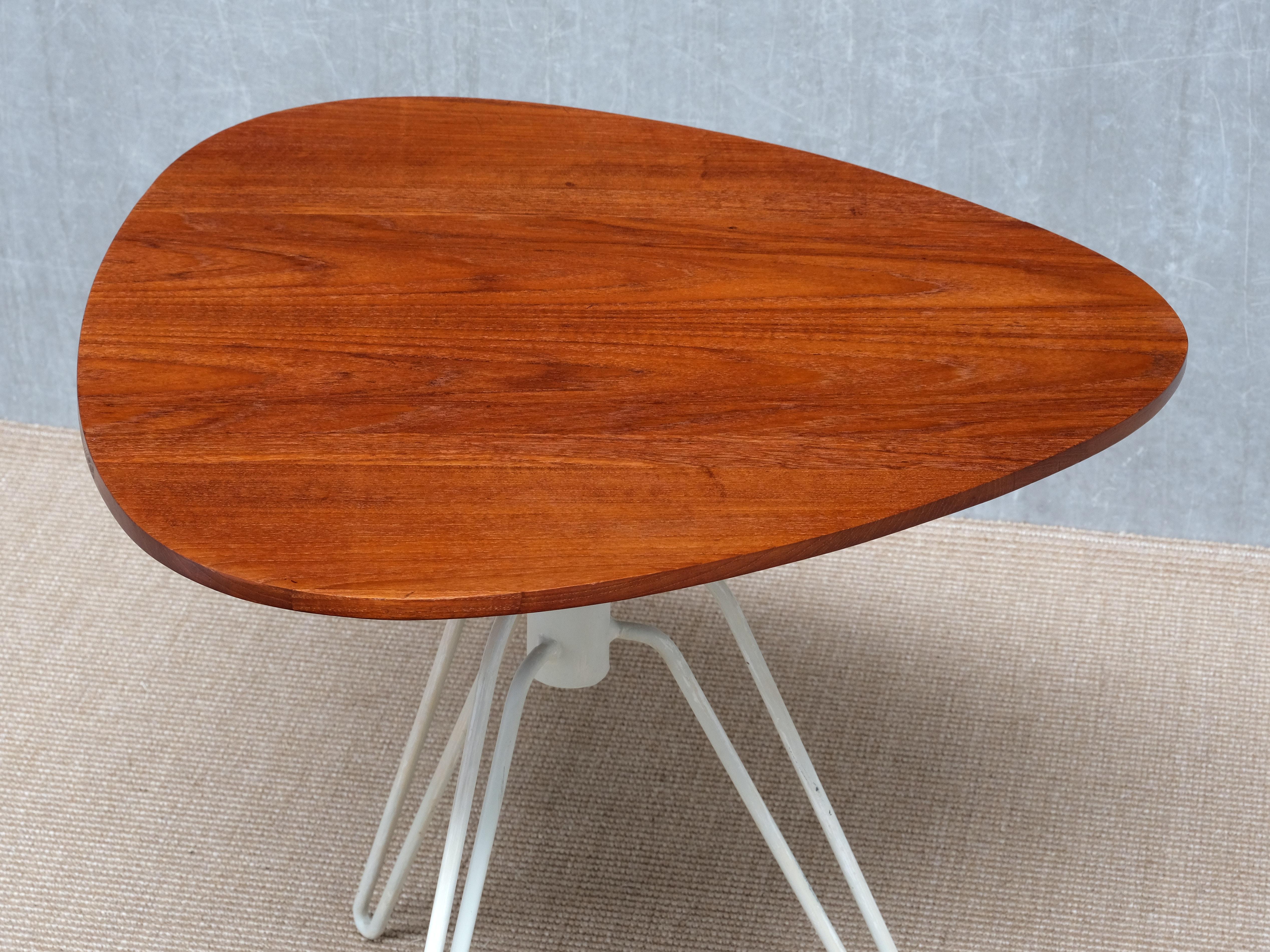 Hans-Agne Jakobsson Dreibeiniger '195' Beistelltisch aus Teakholz, Åhus, Schweden, 1950er Jahre im Angebot 1