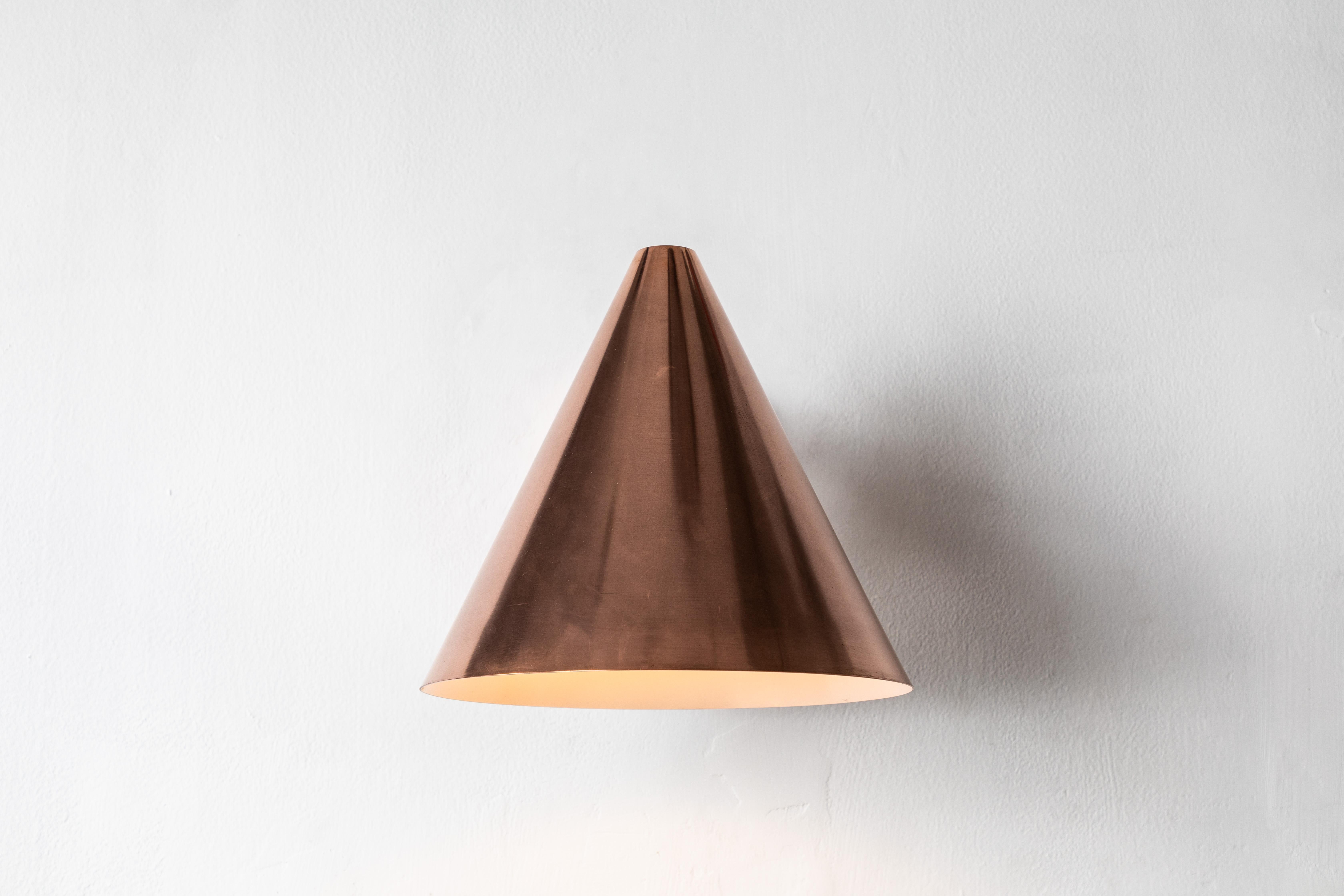 Pittura Hans-Agne Jakobsson 'Tratten' Sconce da esterno in rame lucido in vendita